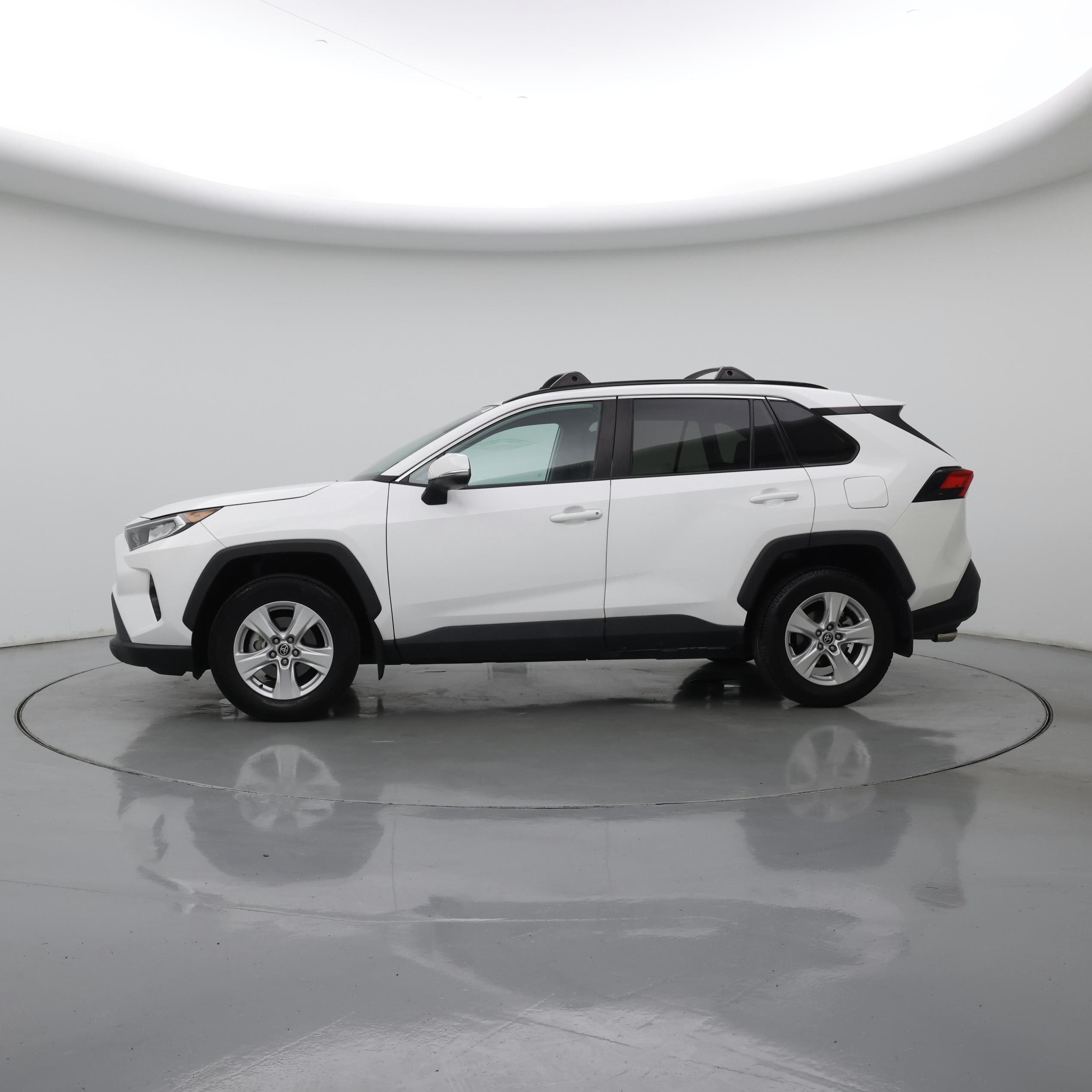 Thumbnail: 2021 Toyota RAV4 - 3