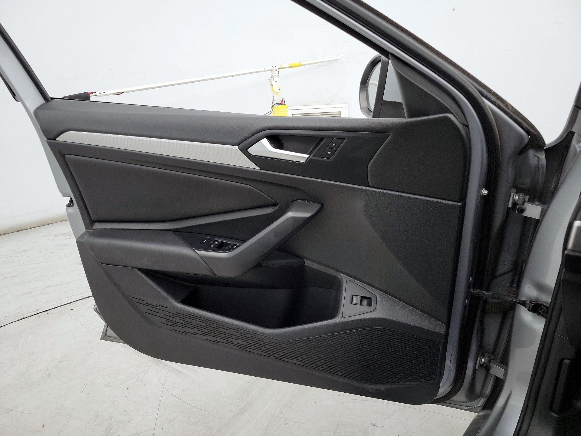 Thumbnail: 2019 Volkswagen Jetta - 12