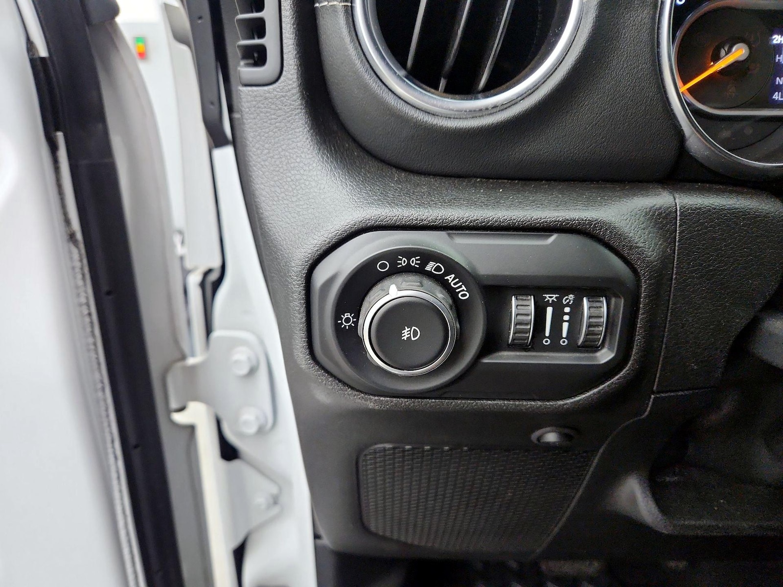 2020 Jeep Wrangler Unlimited Sahara - Photo 14