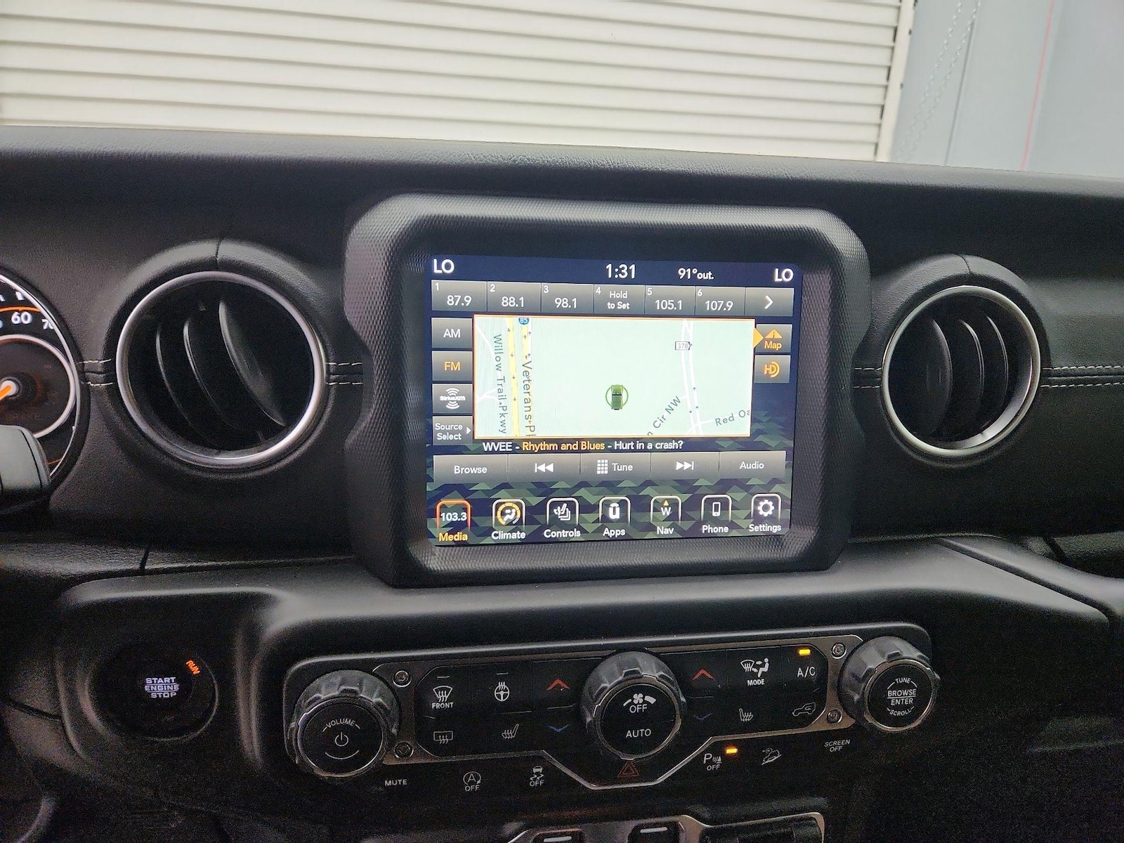 2020 Jeep Wrangler Unlimited Sahara - Photo 17