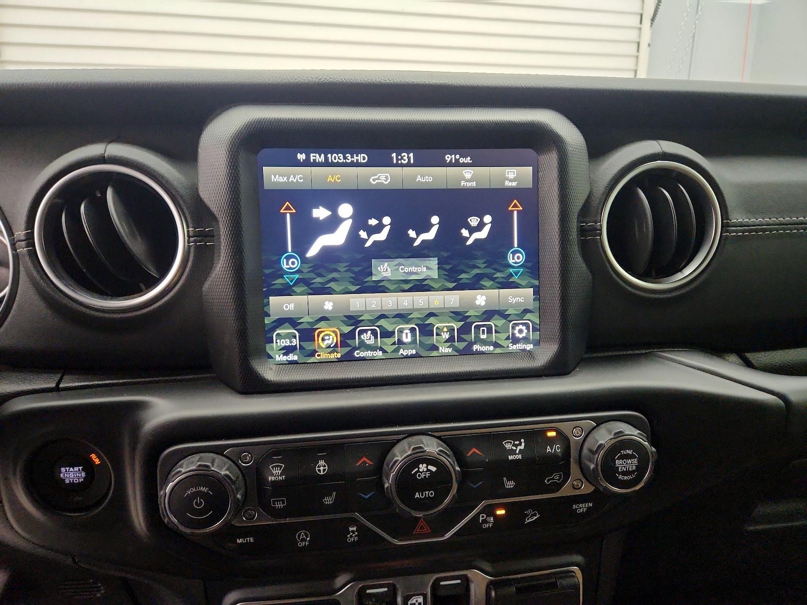 2020 Jeep Wrangler Unlimited Sahara - Photo 18