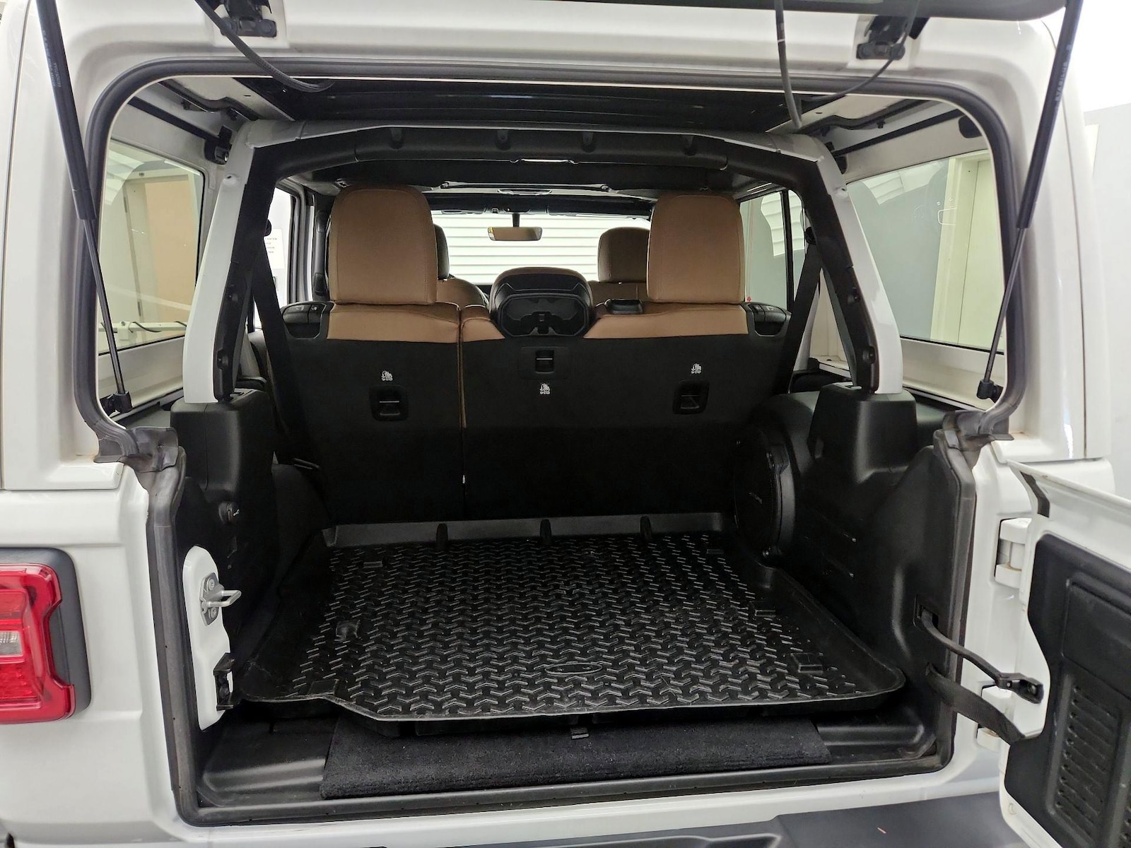2020 Jeep Wrangler Unlimited Sahara - Photo 22