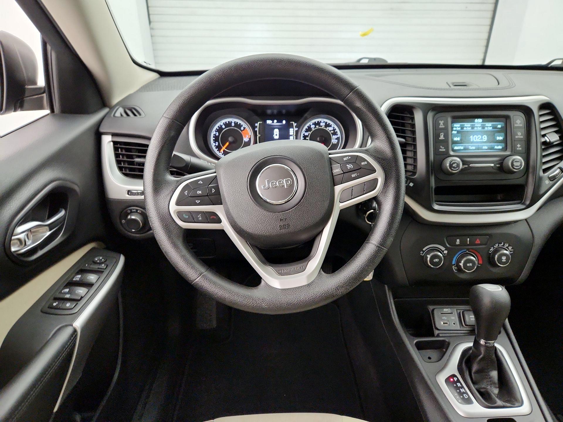 Thumbnail: 2017 Jeep Cherokee - 10