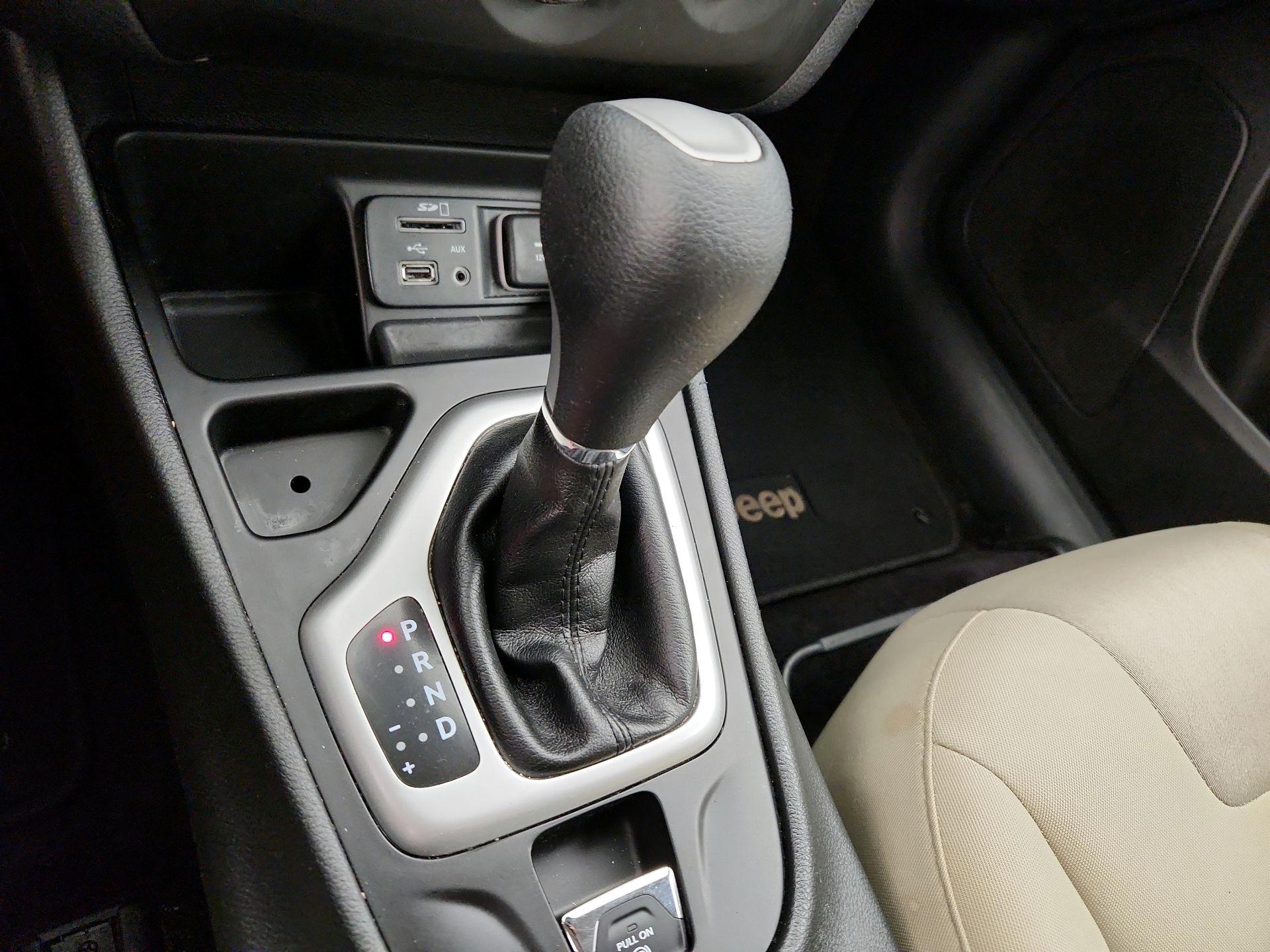 Thumbnail: 2017 Jeep Cherokee - 17