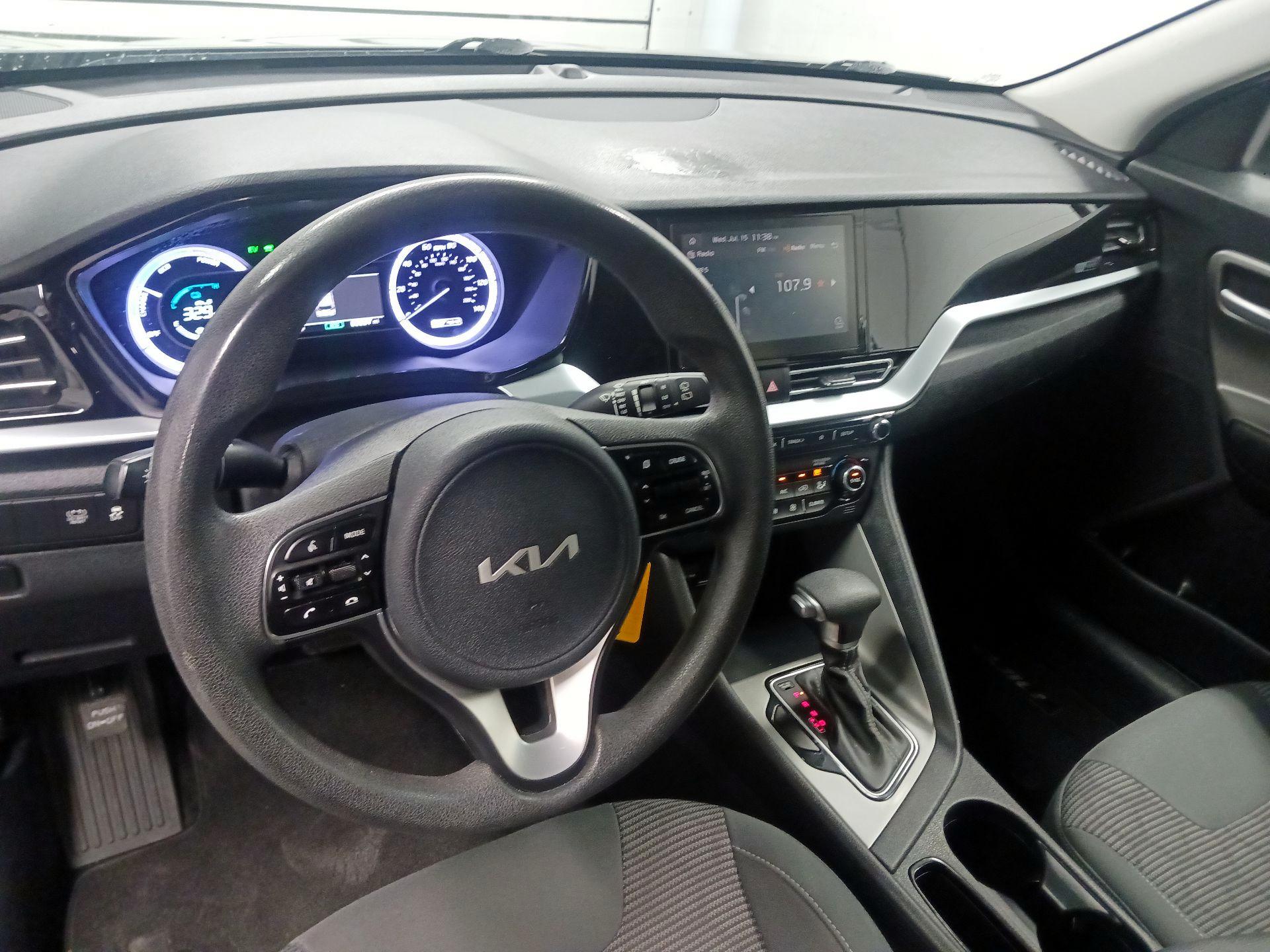 Thumbnail: 2022 Kia Niro - 9