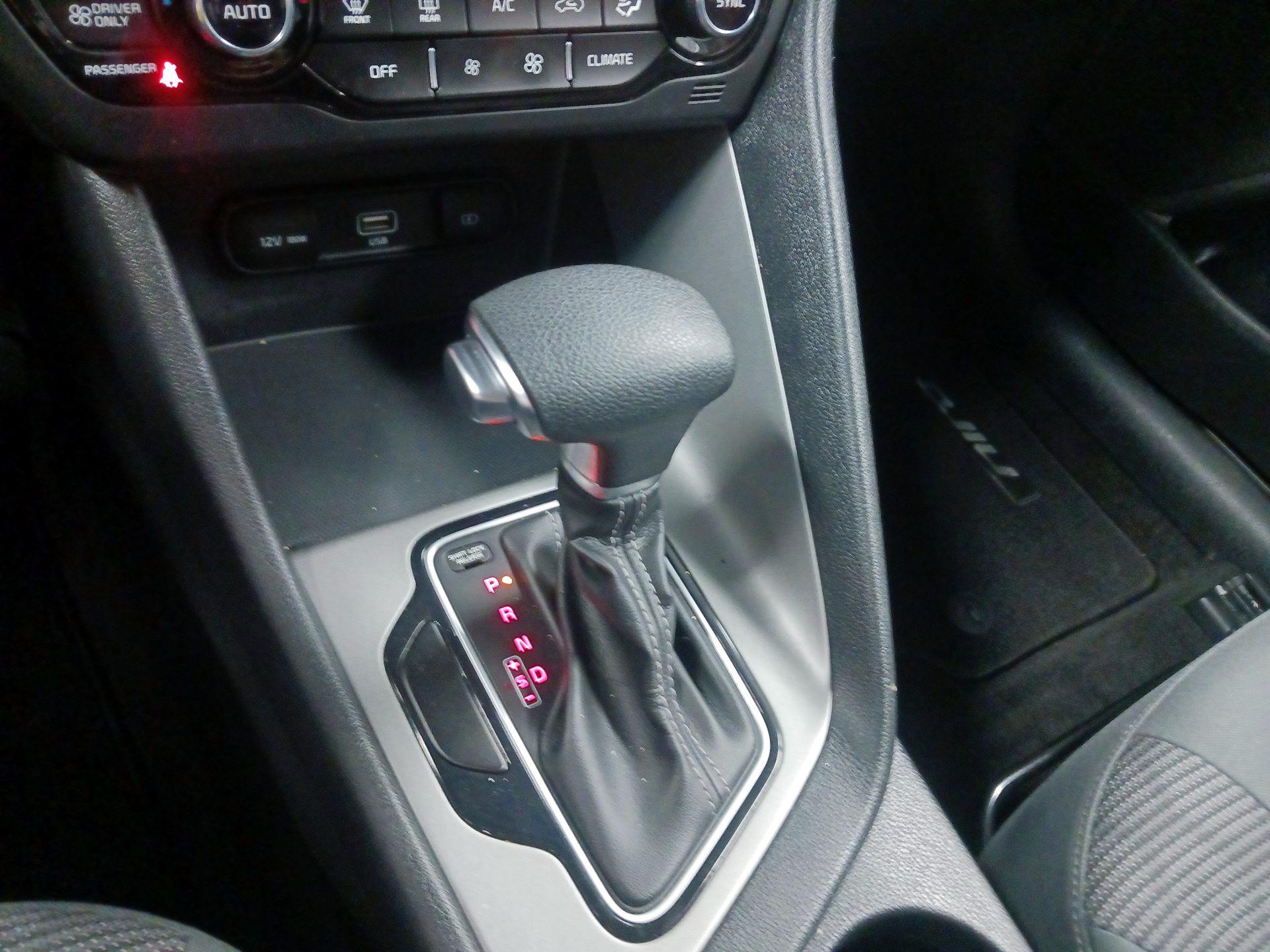 Thumbnail: 2022 Kia Niro - 15