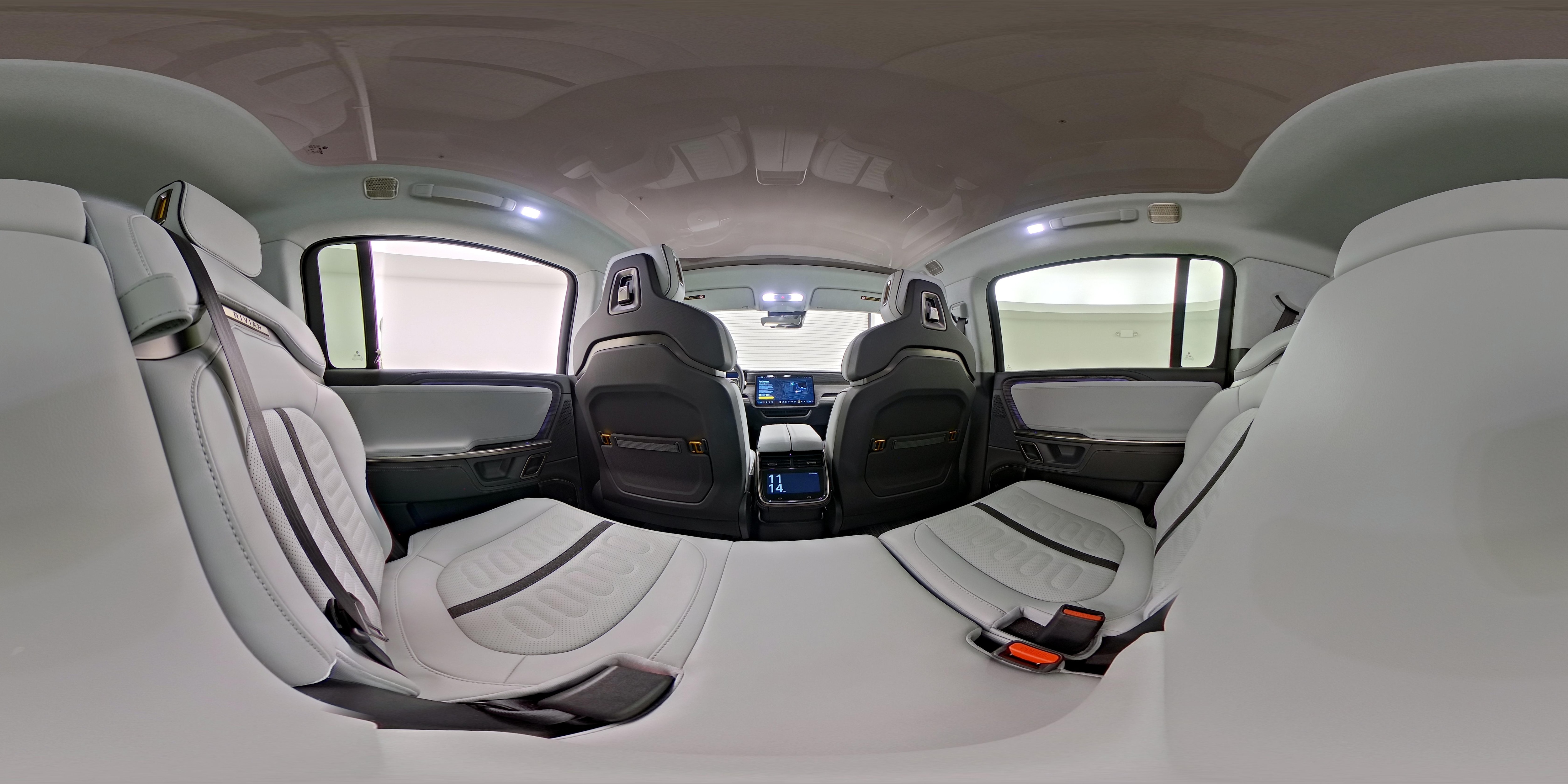 2024 Rivian R1S Adventure - Photo 26