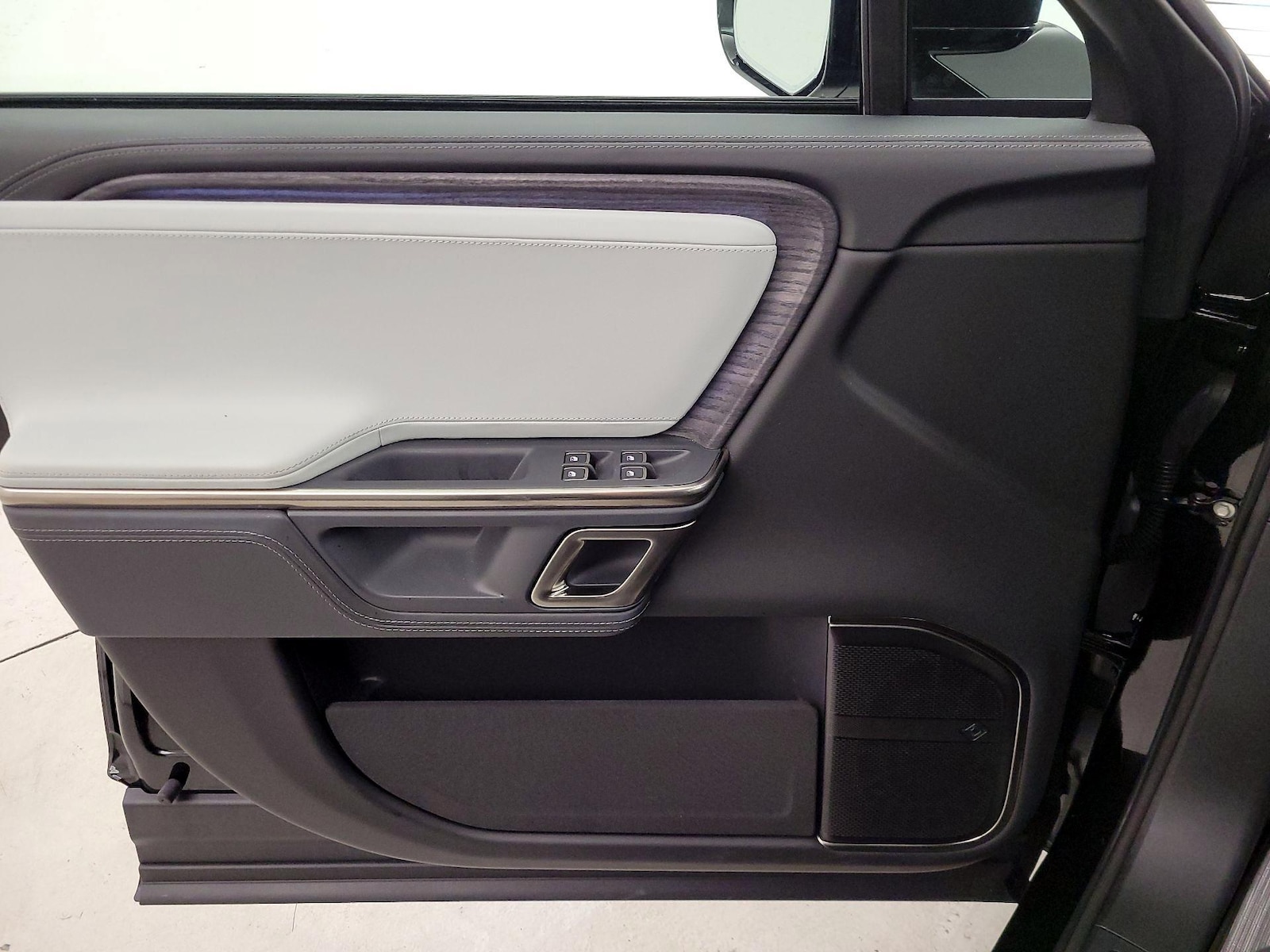 2024 Rivian R1S Adventure - Photo 13