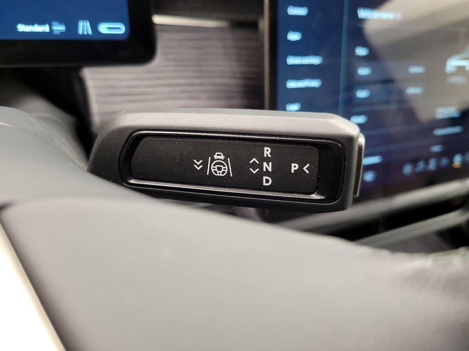 2024 Rivian R1S Adventure - Photo 17