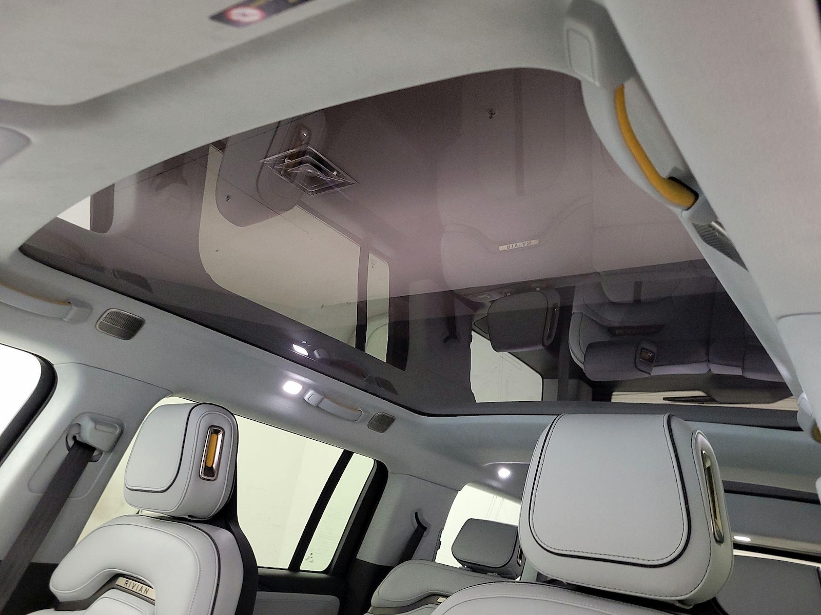 2024 Rivian R1S Adventure - Photo 18