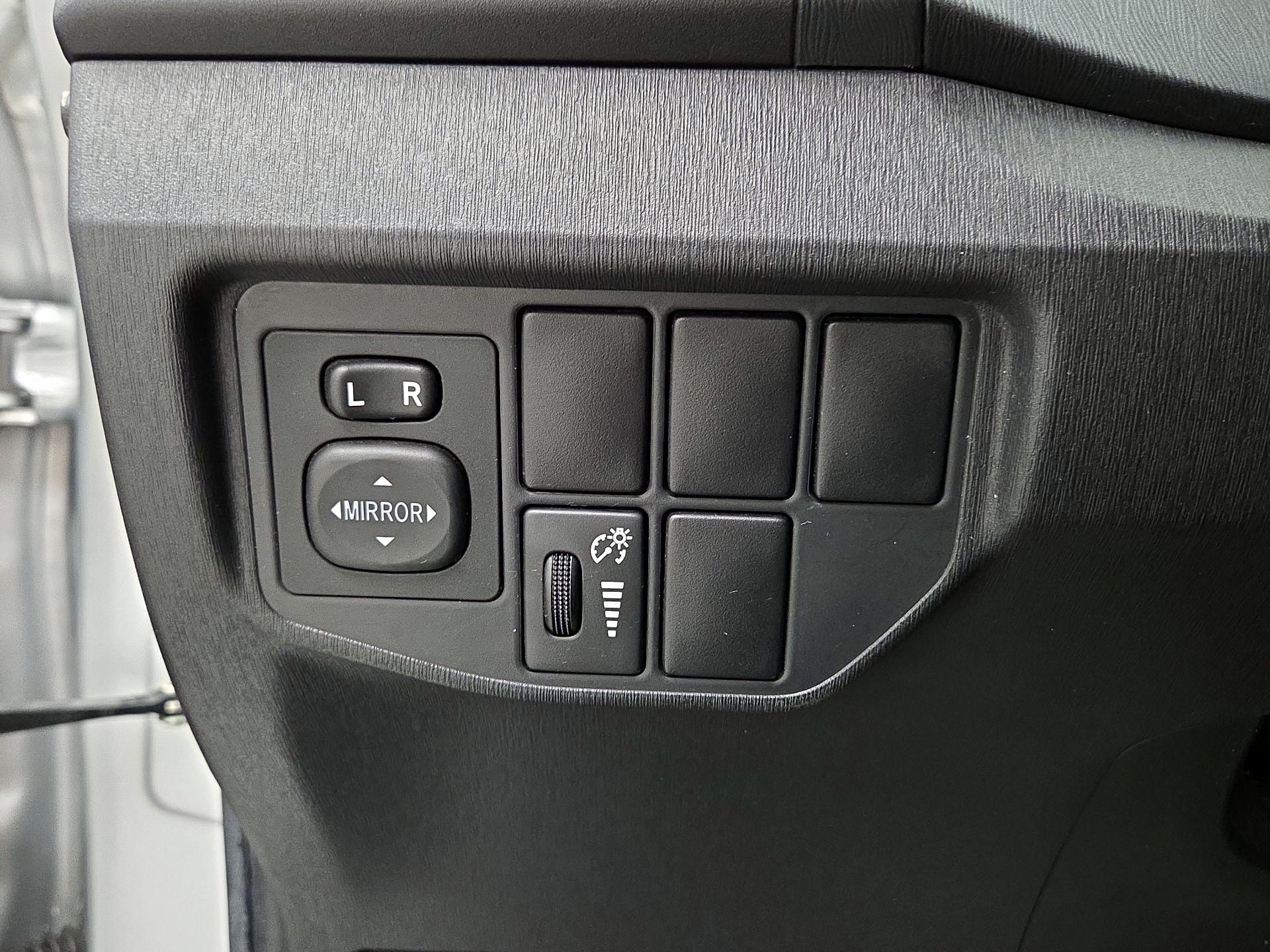 Thumbnail: 2015 Toyota Prius - 13