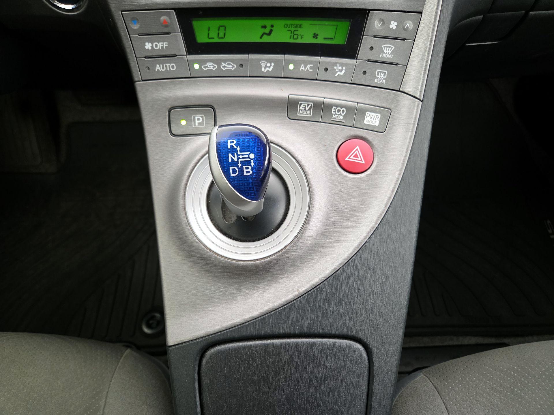 Thumbnail: 2015 Toyota Prius - 17