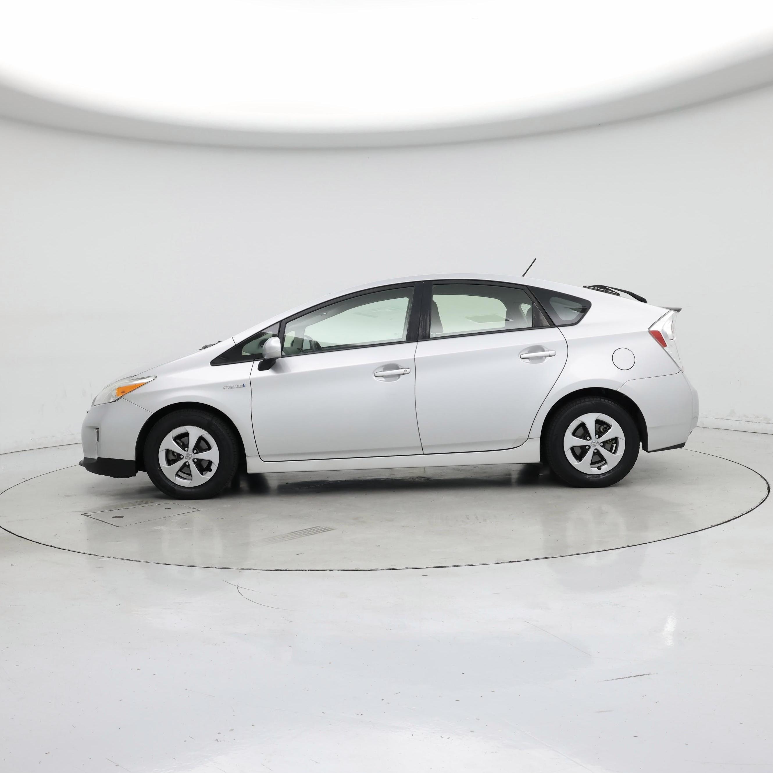 Thumbnail: 2015 Toyota Prius - 3