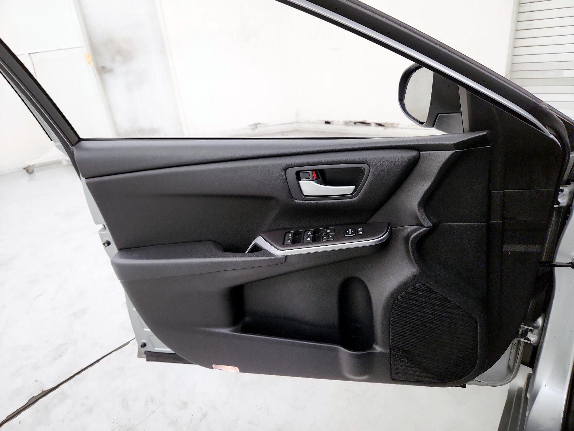 Thumbnail: 2016 Toyota Camry - 12