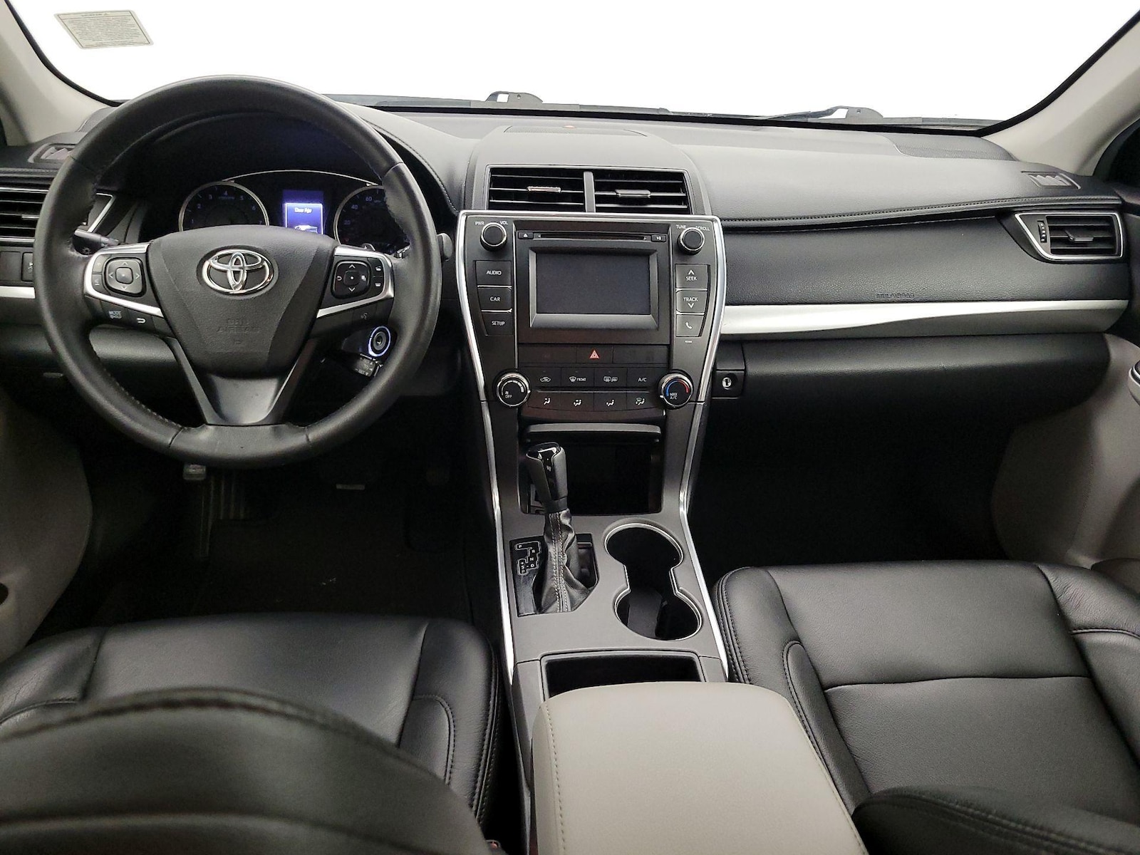 2015 Toyota Camry SE - Photo 10
