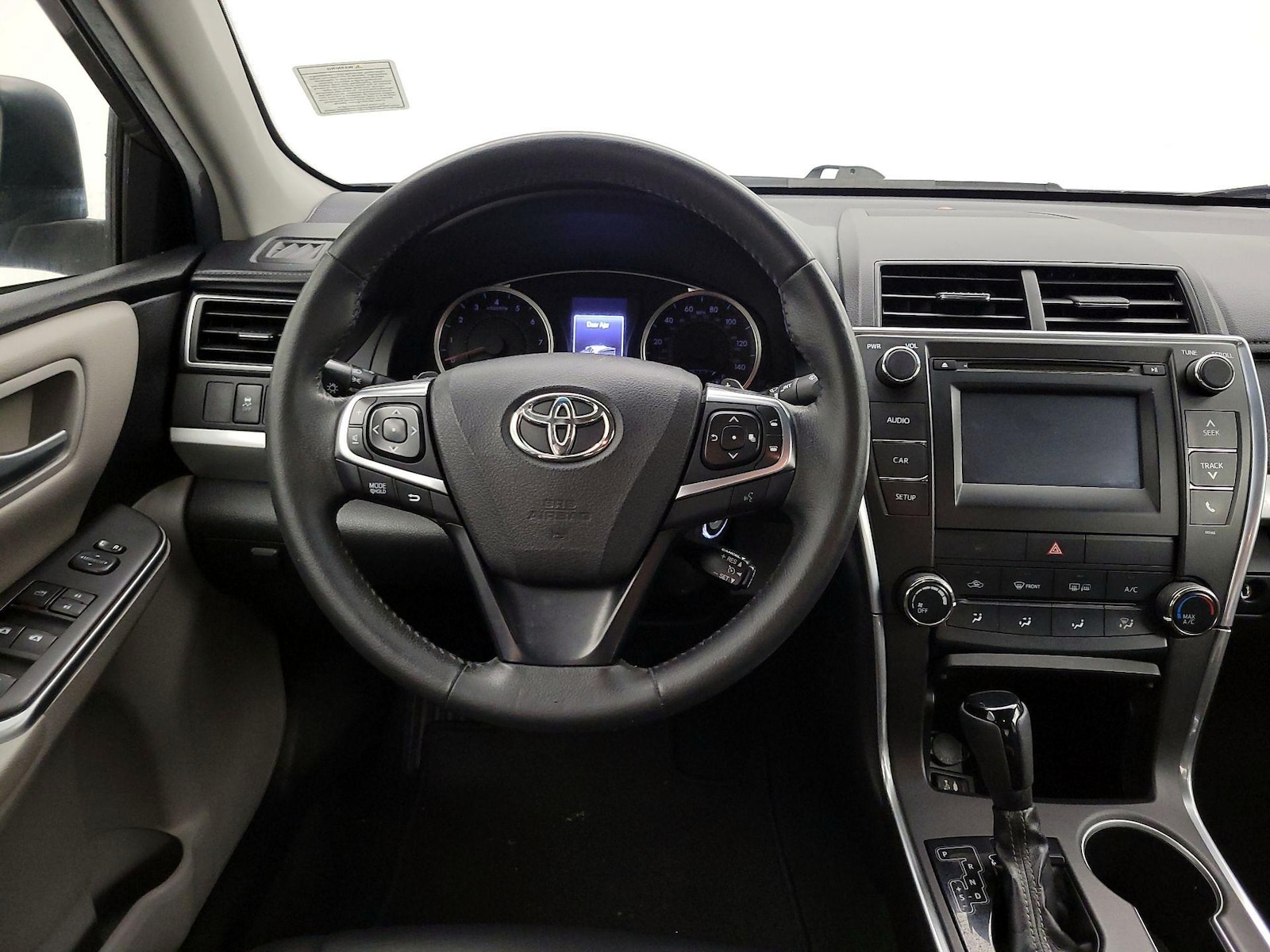 2015 Toyota Camry SE - Photo 11