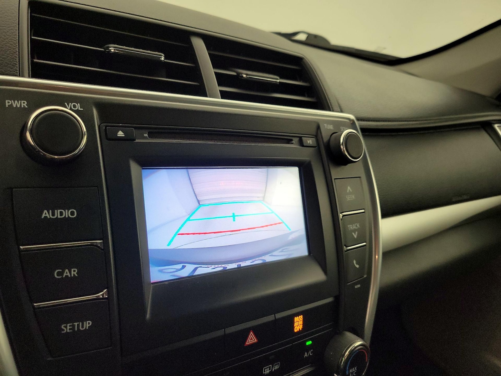 2015 Toyota Camry SE - Photo 15