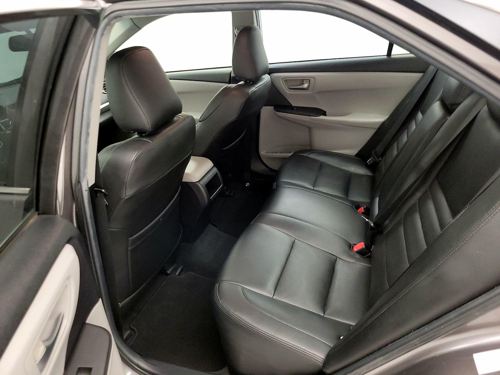 2015 Toyota Camry SE - Photo 19