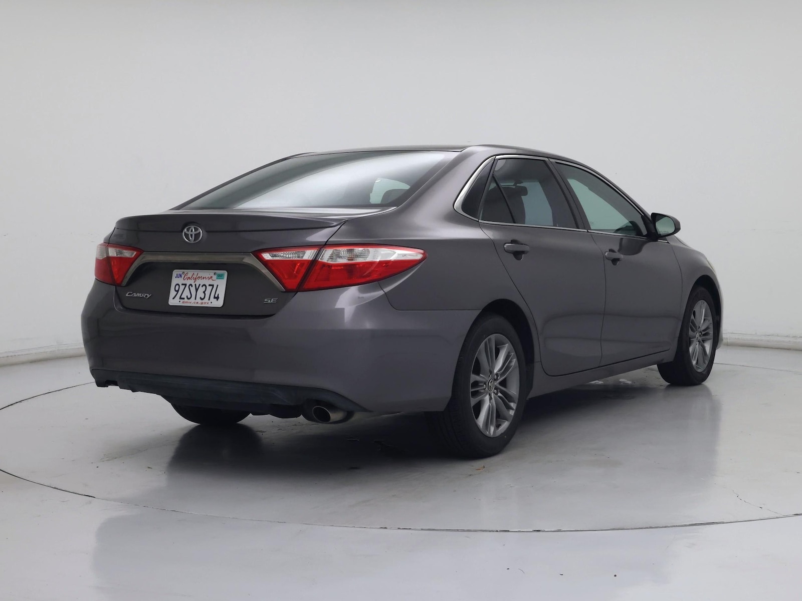 2015 Toyota Camry SE - Photo 9