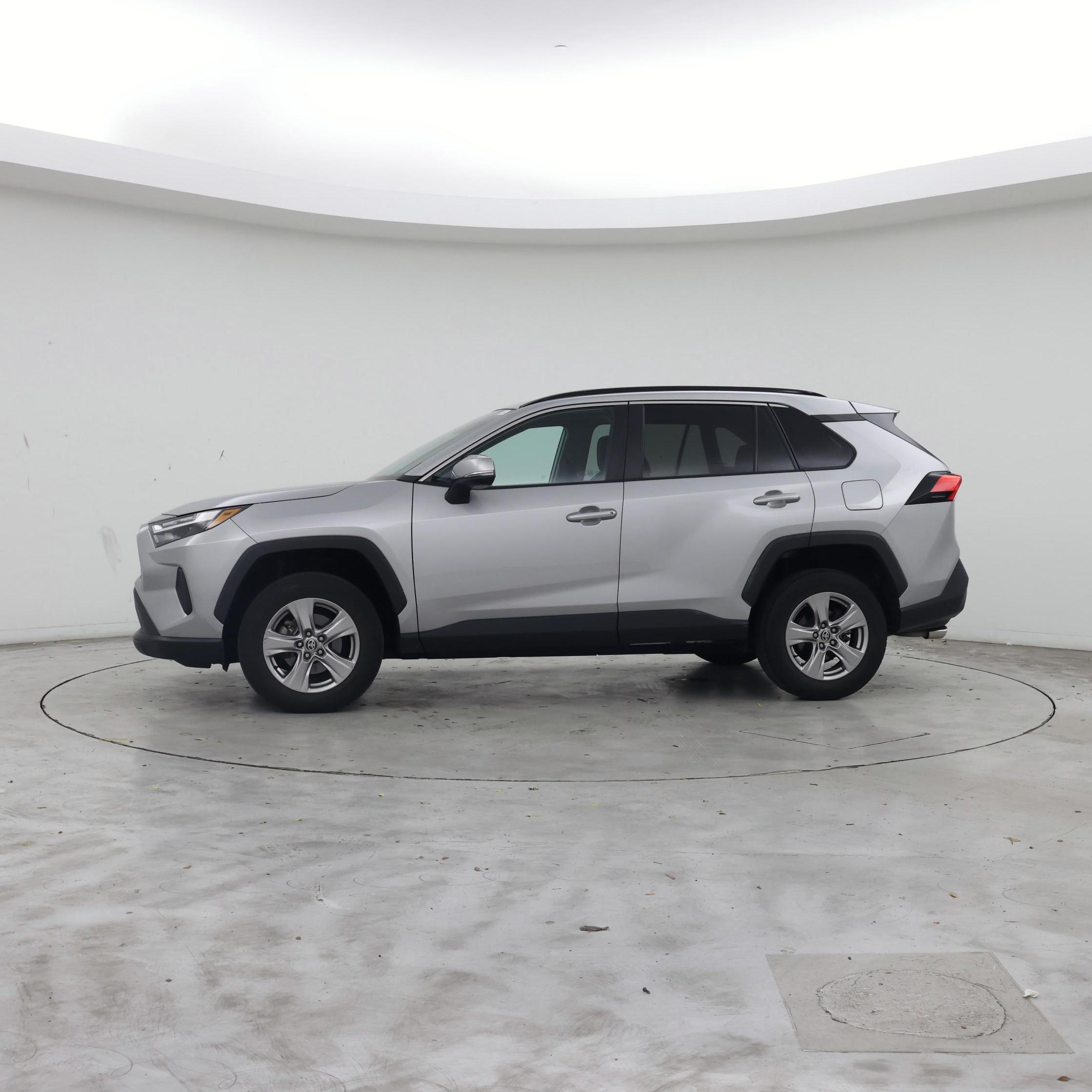 Thumbnail: 2022 Toyota RAV4 - 3