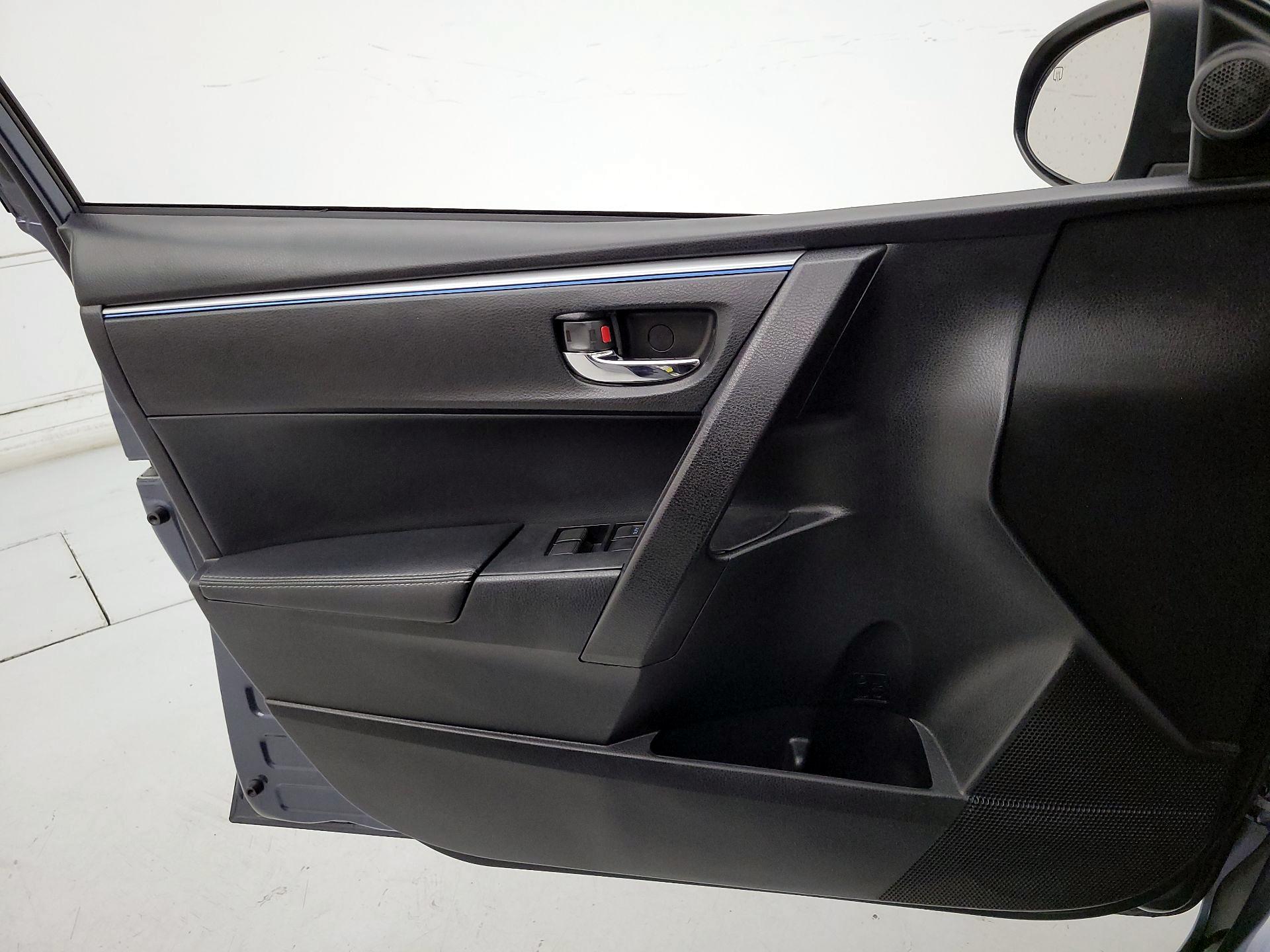 Thumbnail: 2015 Toyota Corolla - 12
