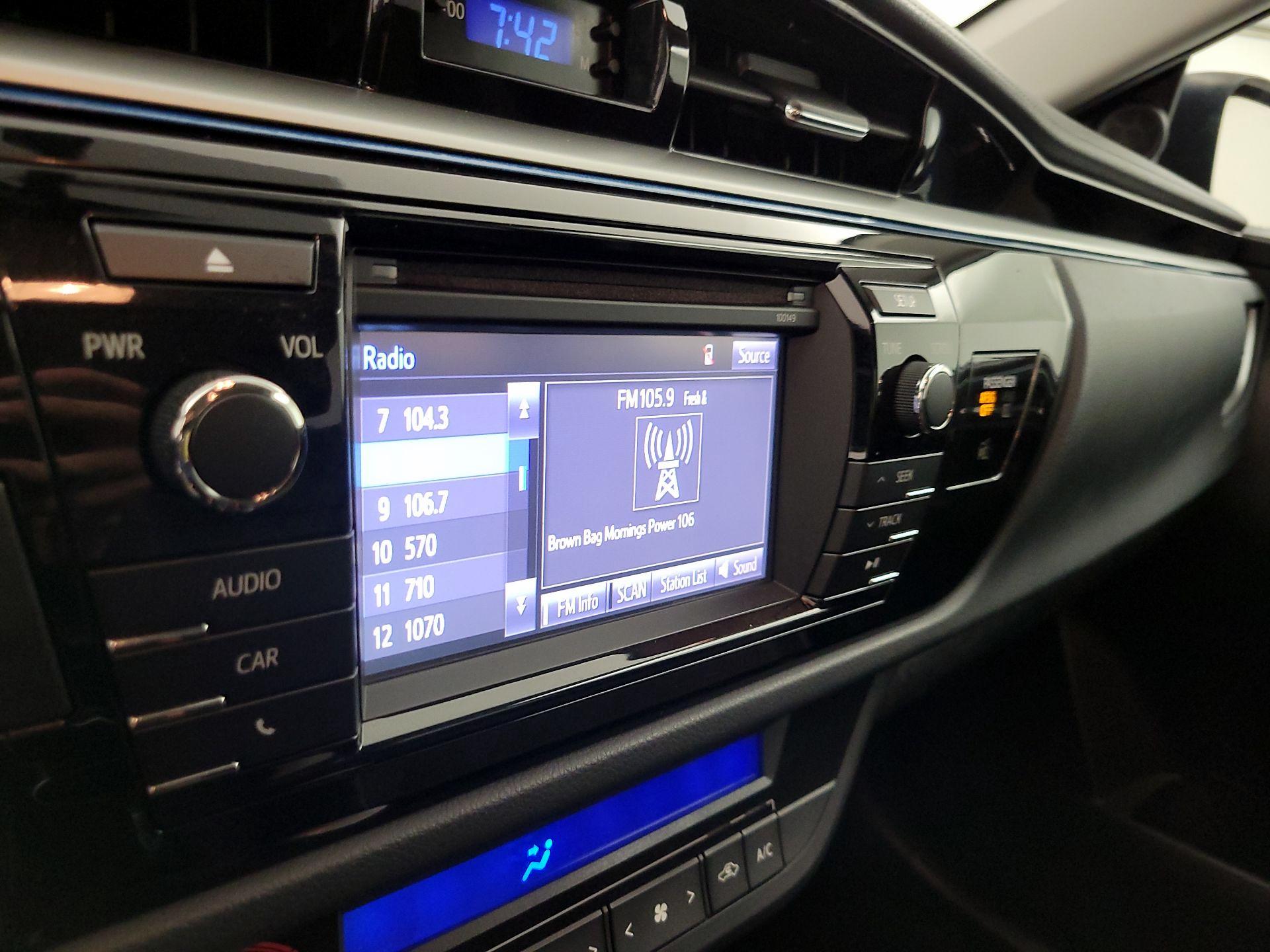 Thumbnail: 2015 Toyota Corolla - 15