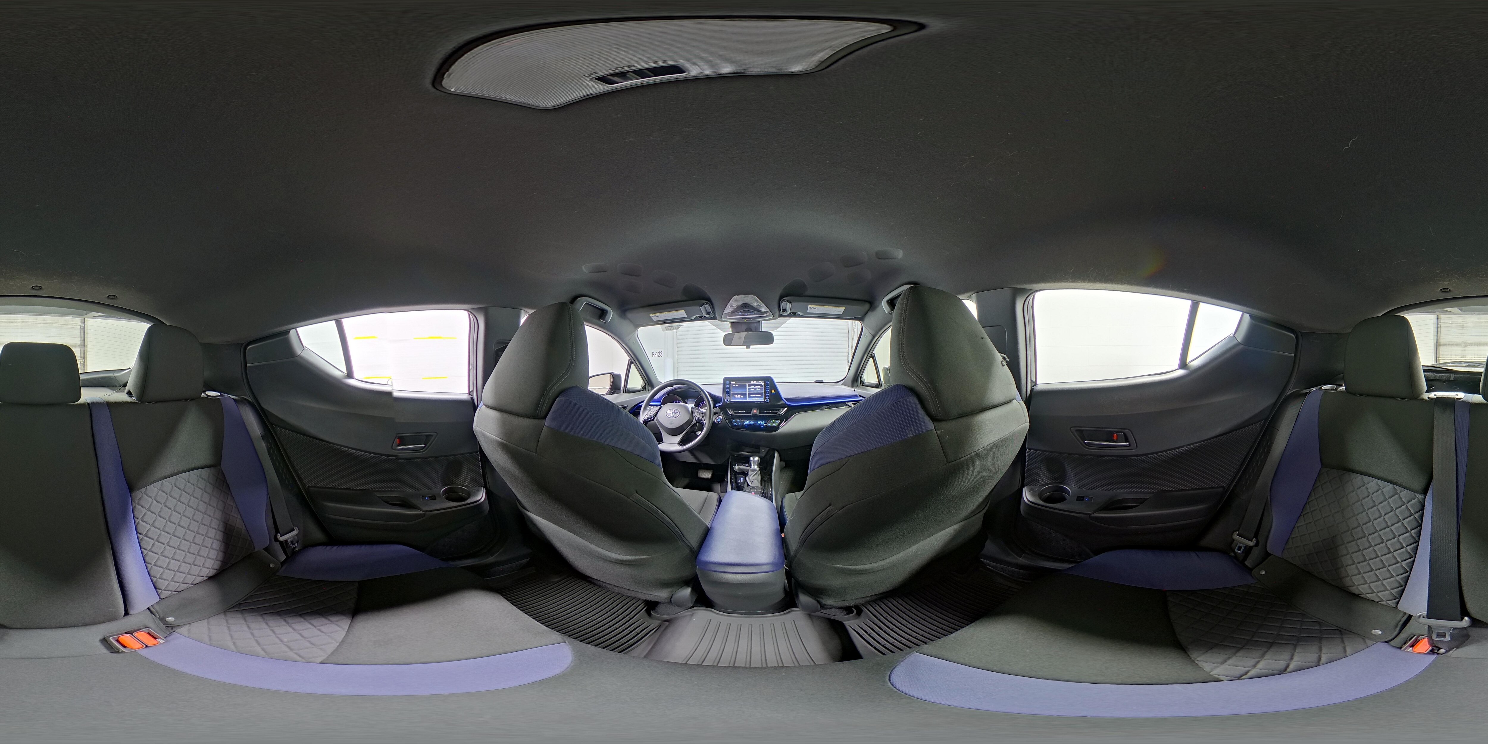 2021 Toyota C-HR XLE - Photo 25