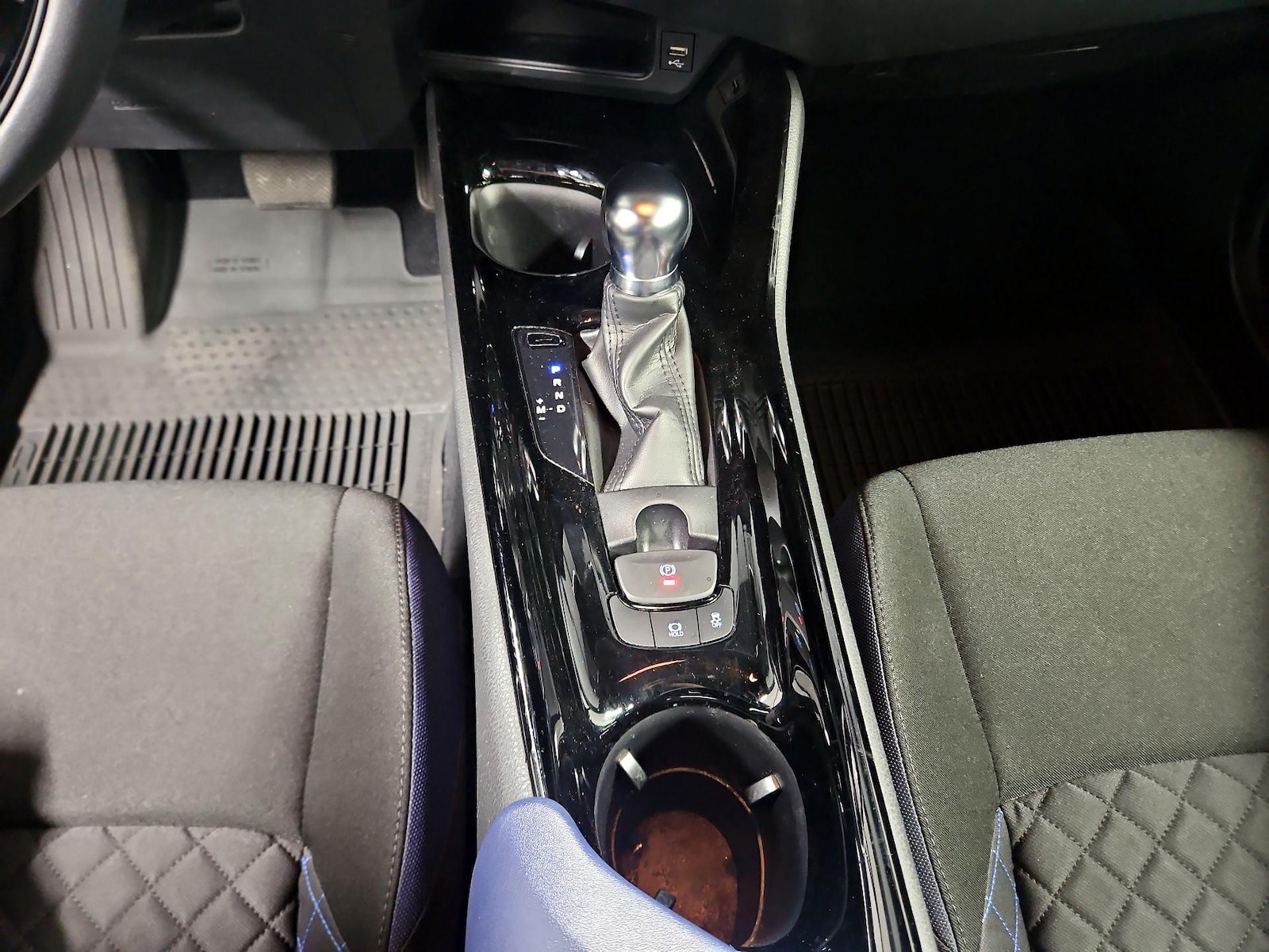 2021 Toyota C-HR XLE - Photo 18