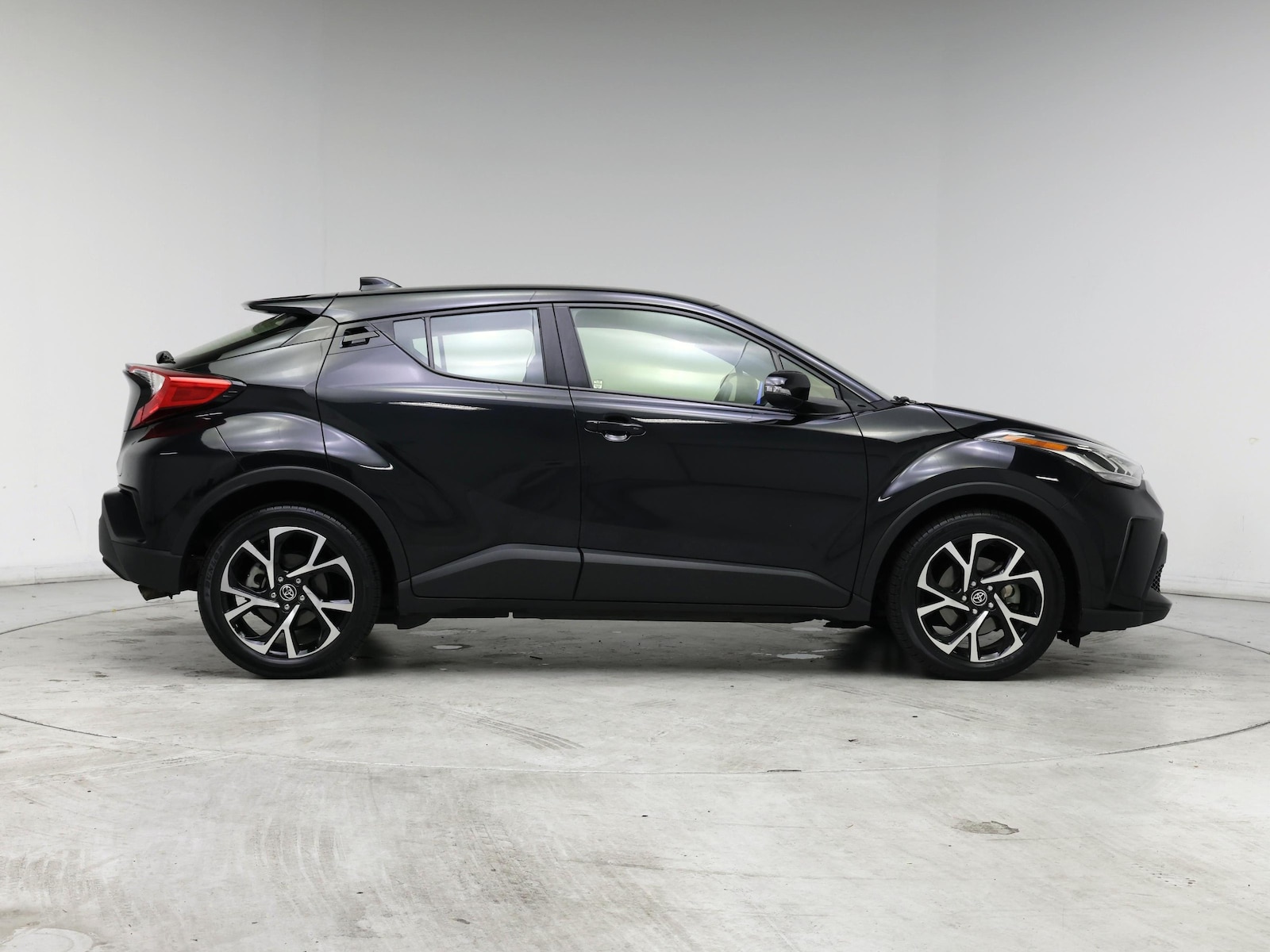 2021 Toyota C-HR XLE - Photo 8