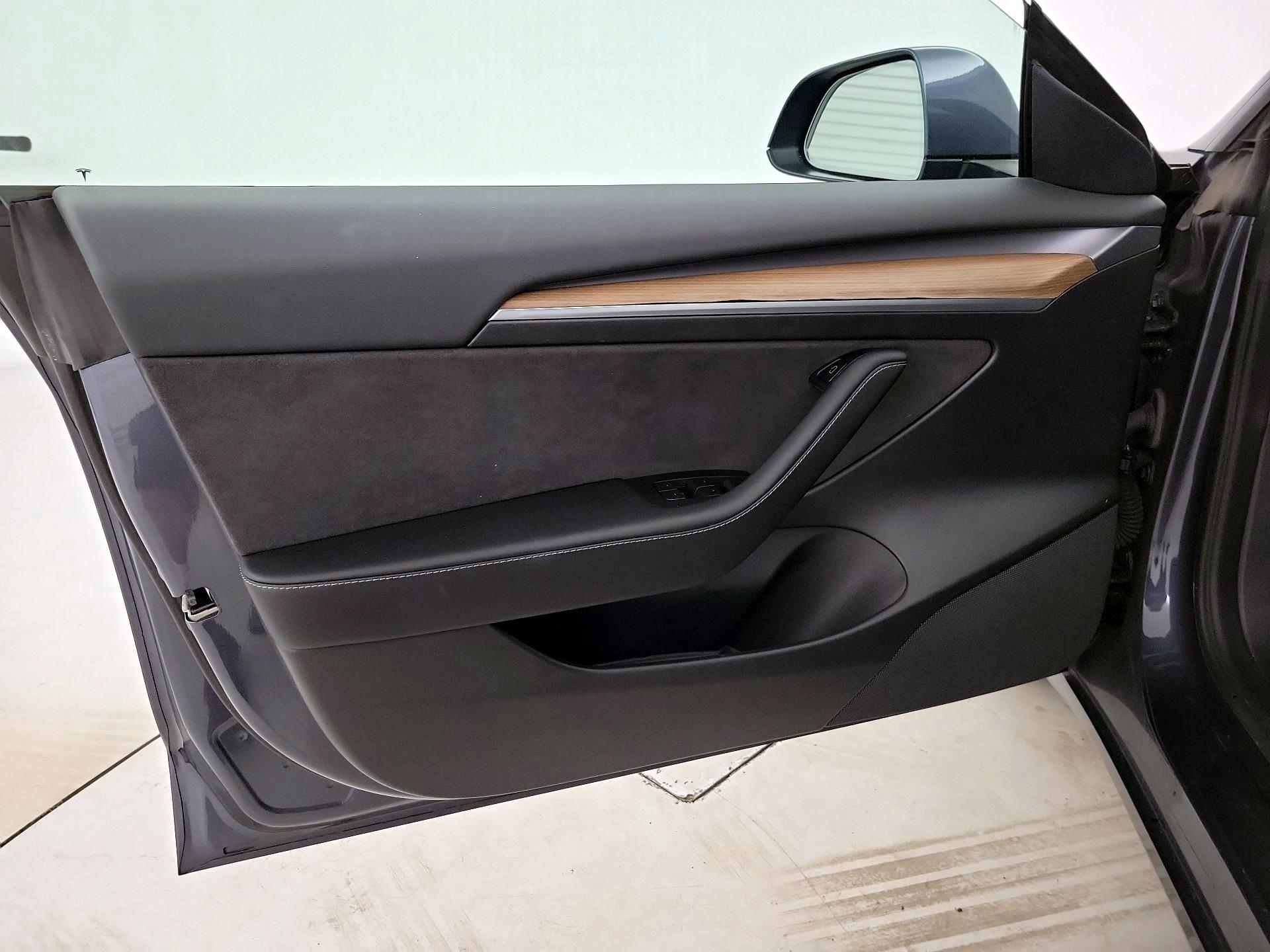 Thumbnail: 2022 Tesla Model 3 - 12