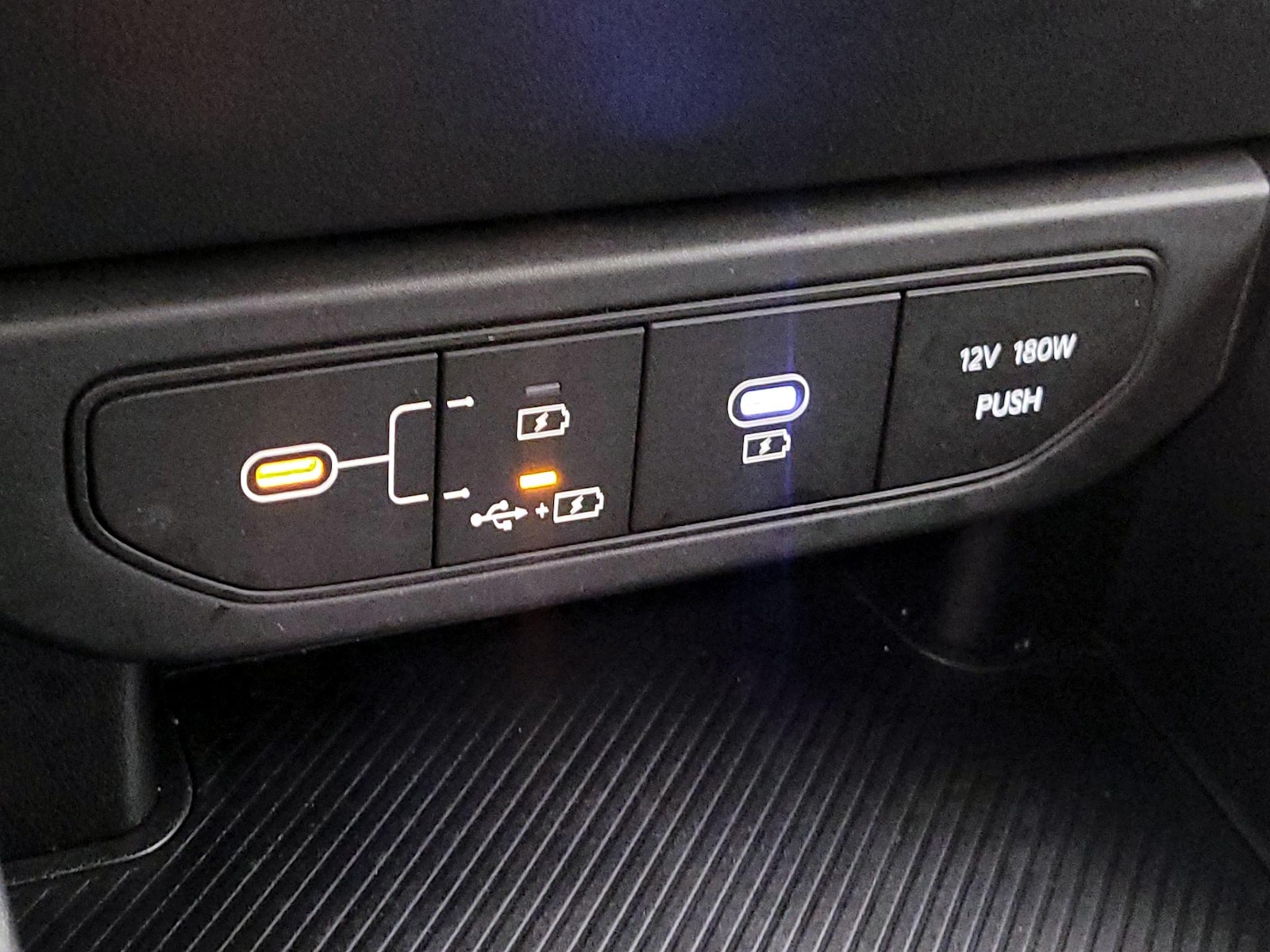 2025 Kia K4 LXS - Photo 19