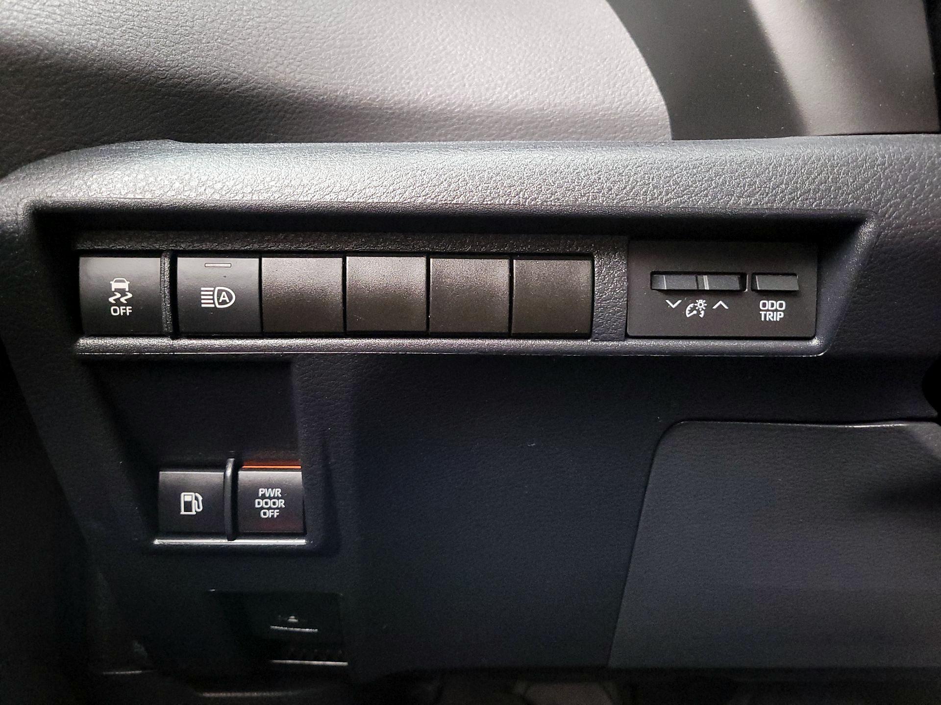Thumbnail: 2022 Toyota Sienna - 13