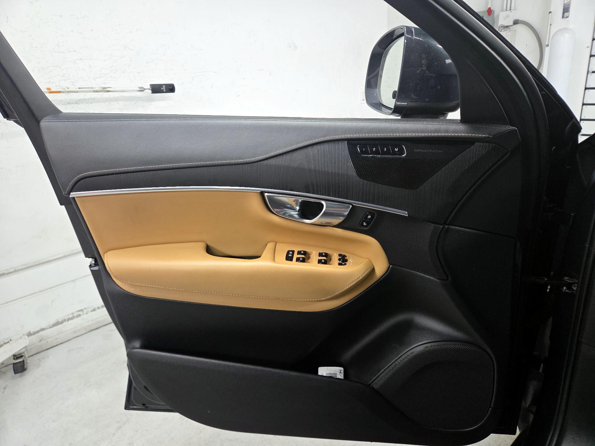 Thumbnail: 2022 Volvo XC90 - 12