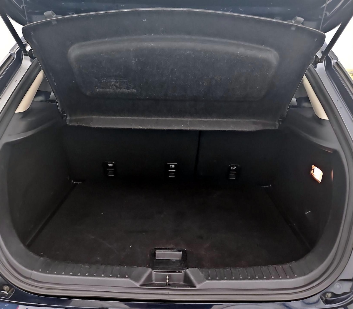 Trunk/Cargo (Seats Up)