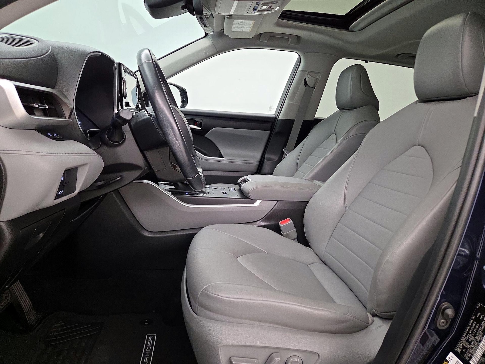 2021 Toyota Highlander XLE - Photo 12