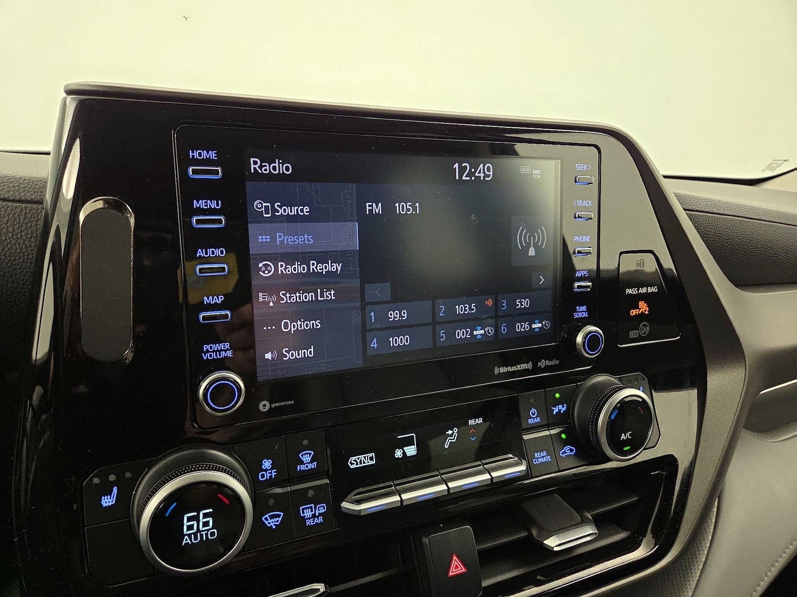 2021 Toyota Highlander XLE - Photo 17