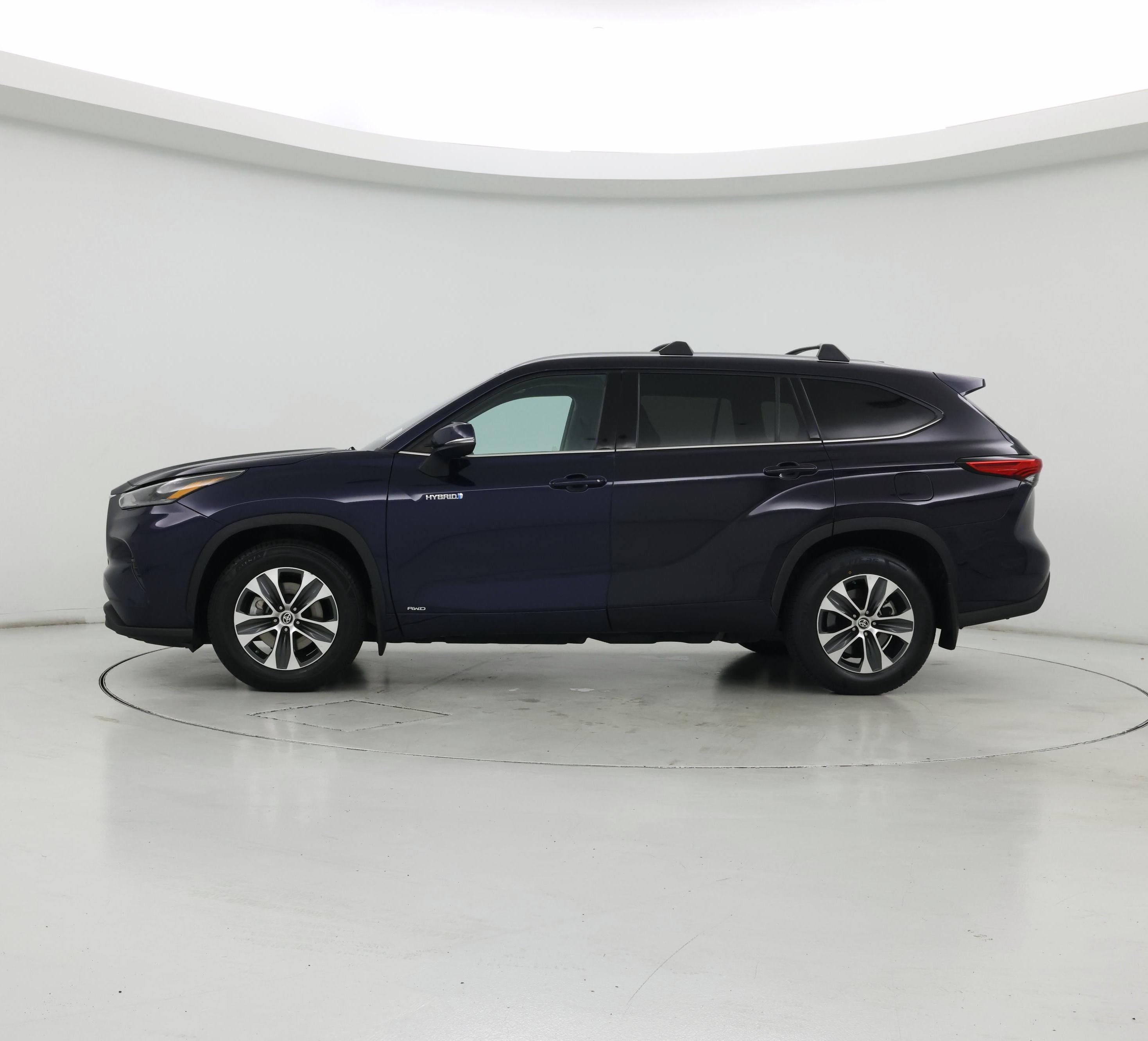 Thumbnail: 2021 Toyota Highlander - 3