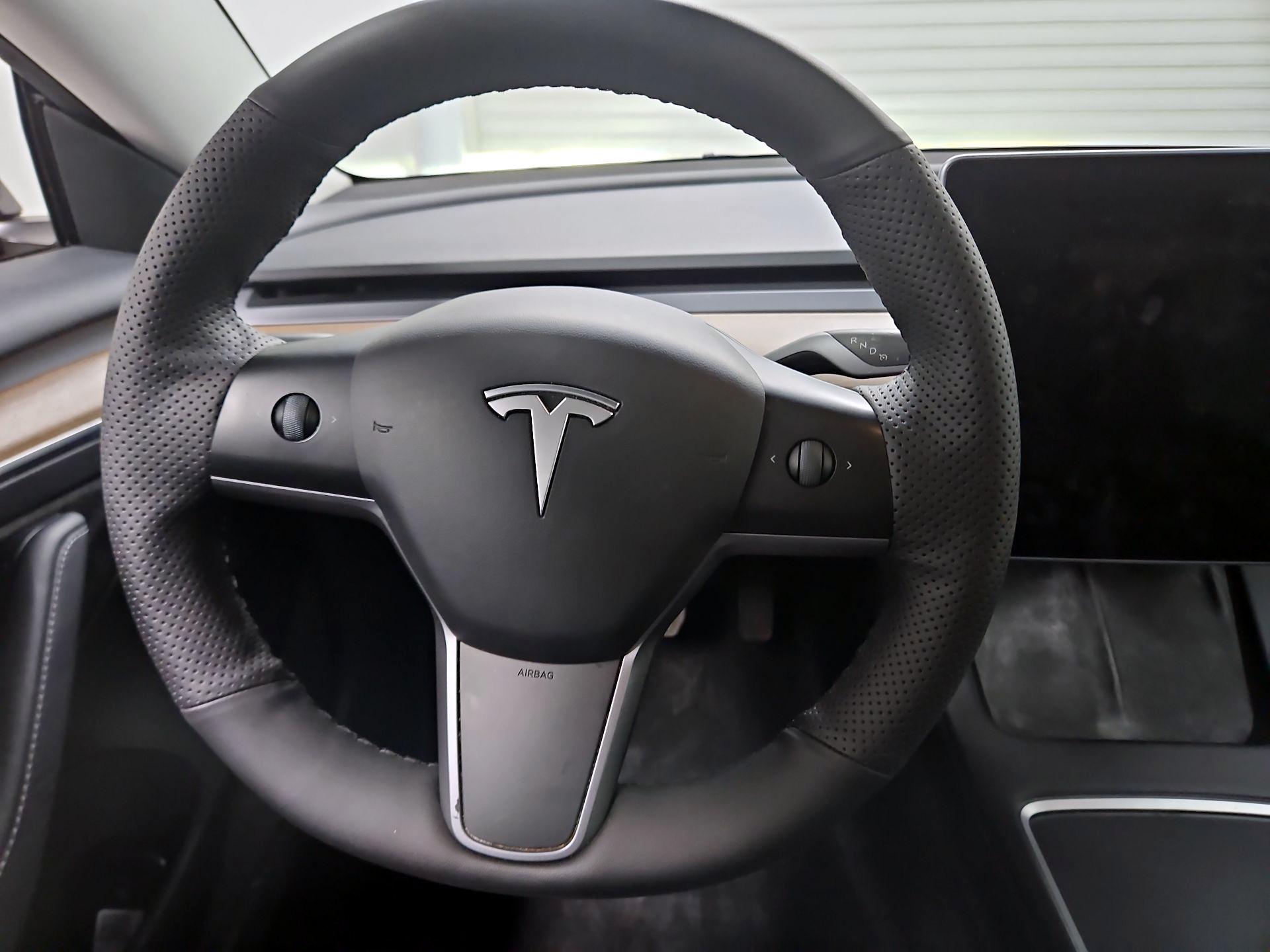 Thumbnail: 2023 Tesla Model 3 - 10