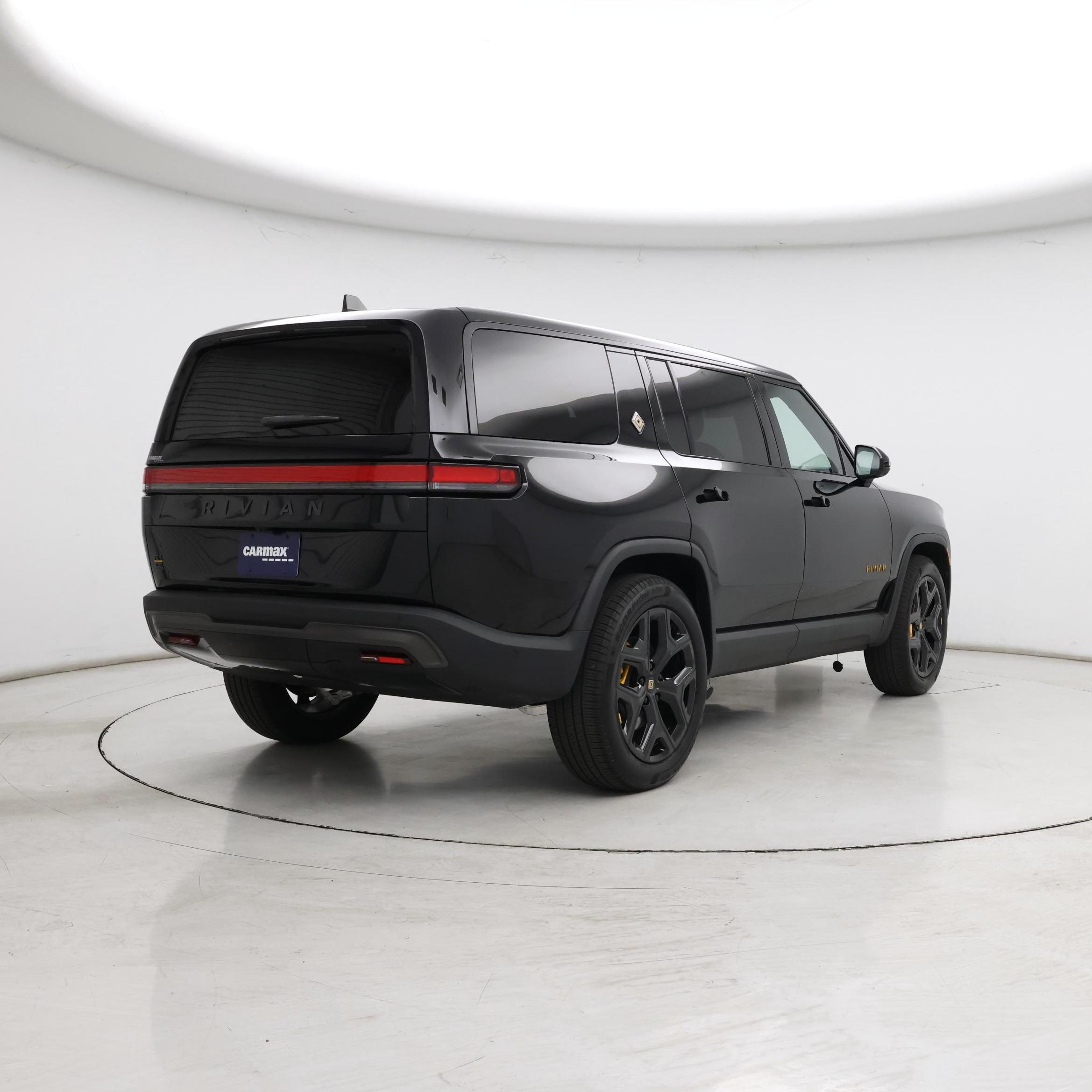 Thumbnail: 2026 Rivian R1S - 8