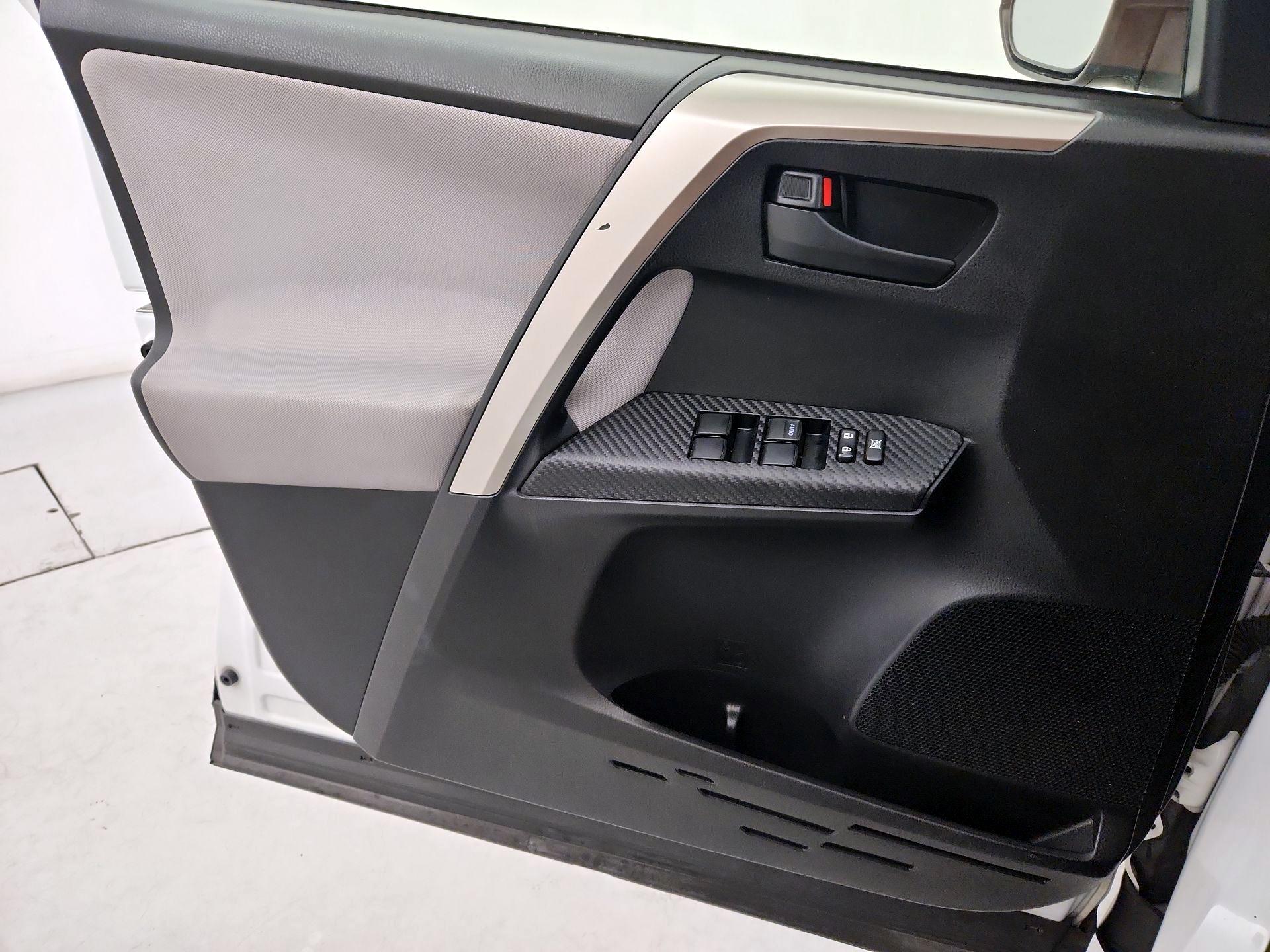 Thumbnail: 2014 Toyota RAV4 - 12