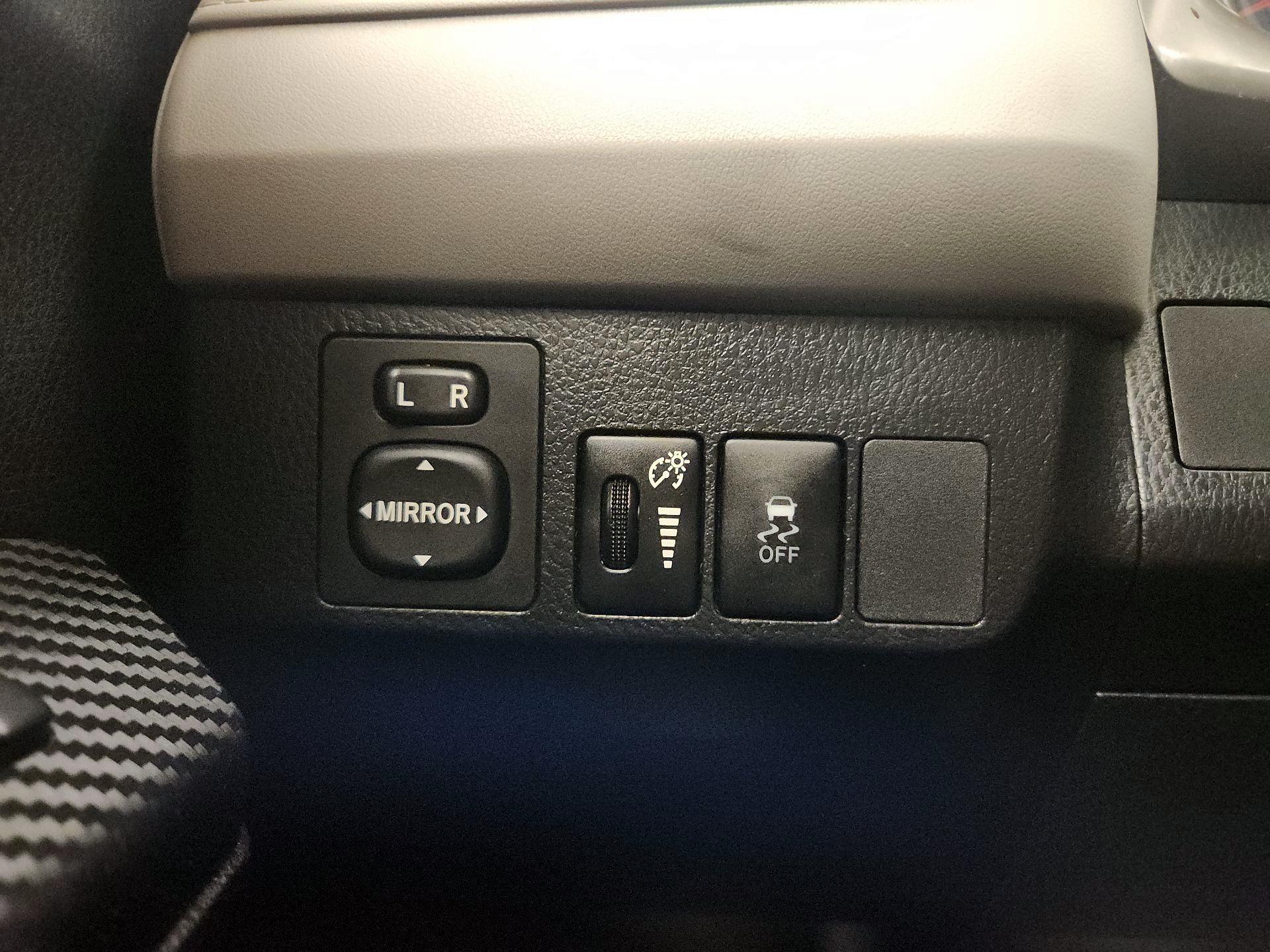 Thumbnail: 2014 Toyota RAV4 - 13