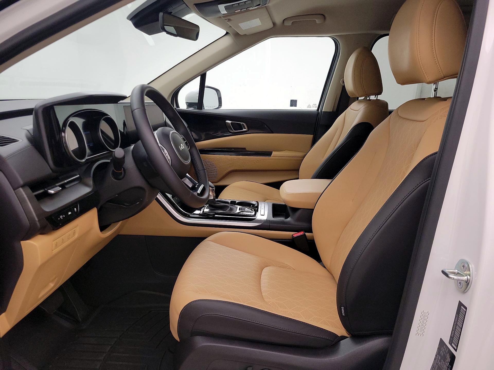 Thumbnail: 2023 Kia Carnival - 11