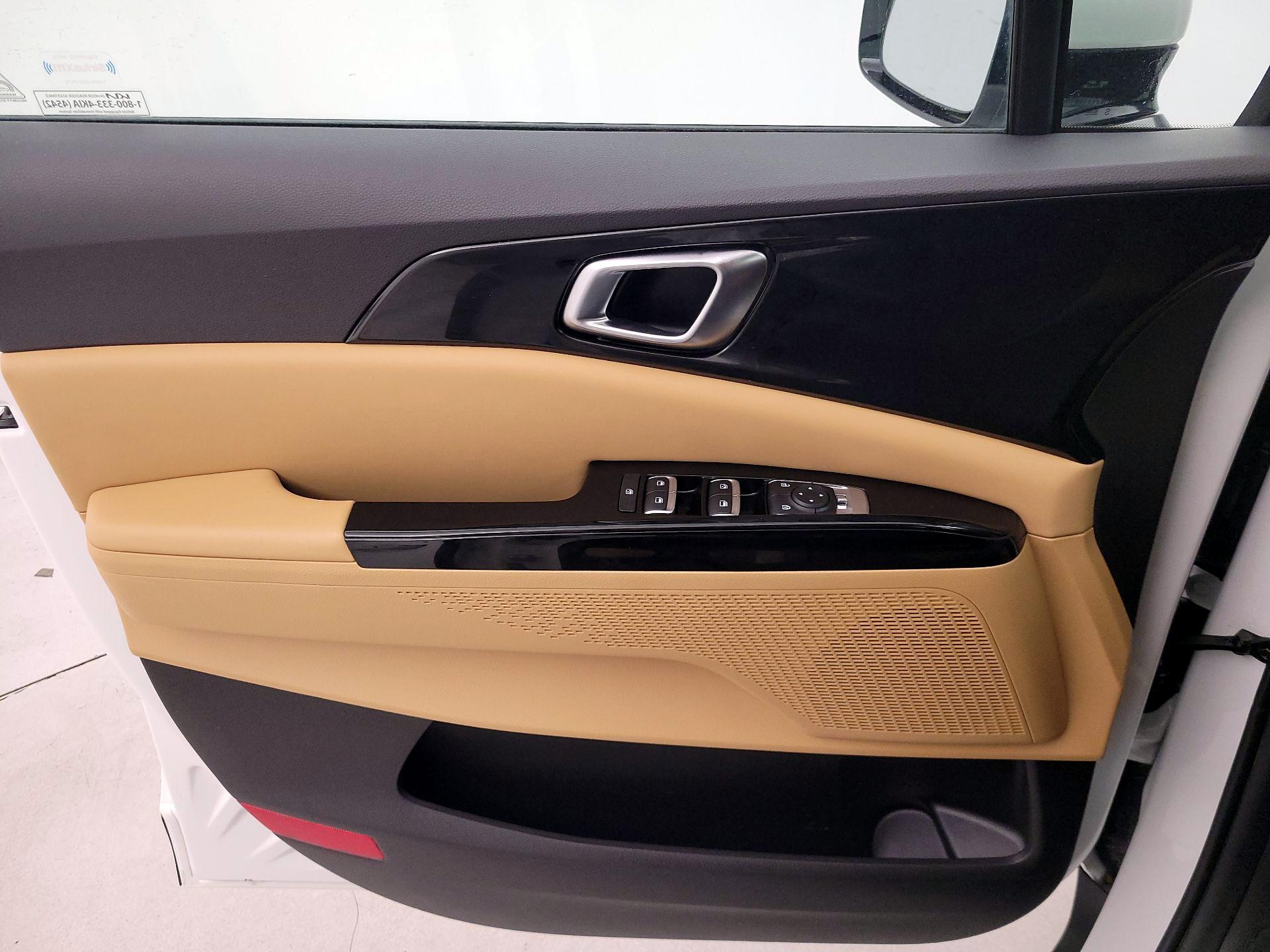 Thumbnail: 2023 Kia Carnival - 12
