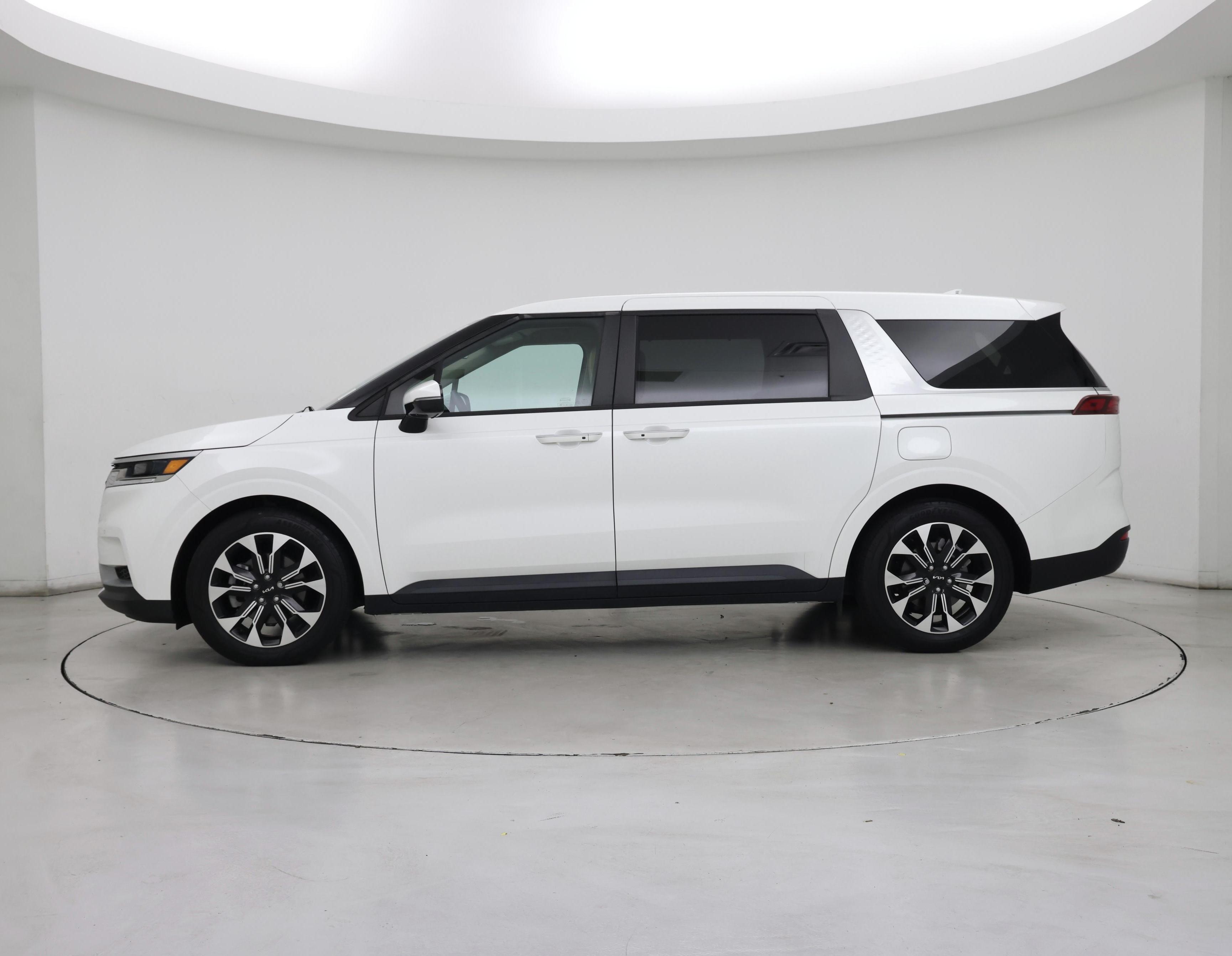 Thumbnail: 2023 Kia Carnival - 3