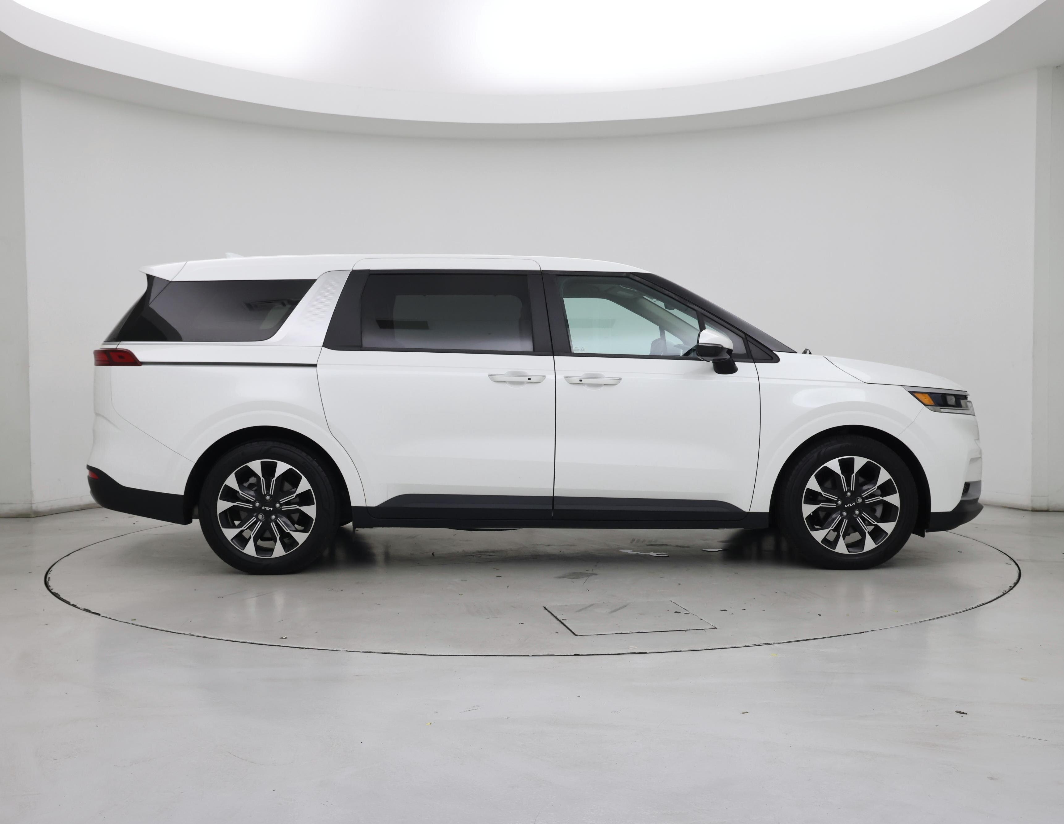 Thumbnail: 2023 Kia Carnival - 7