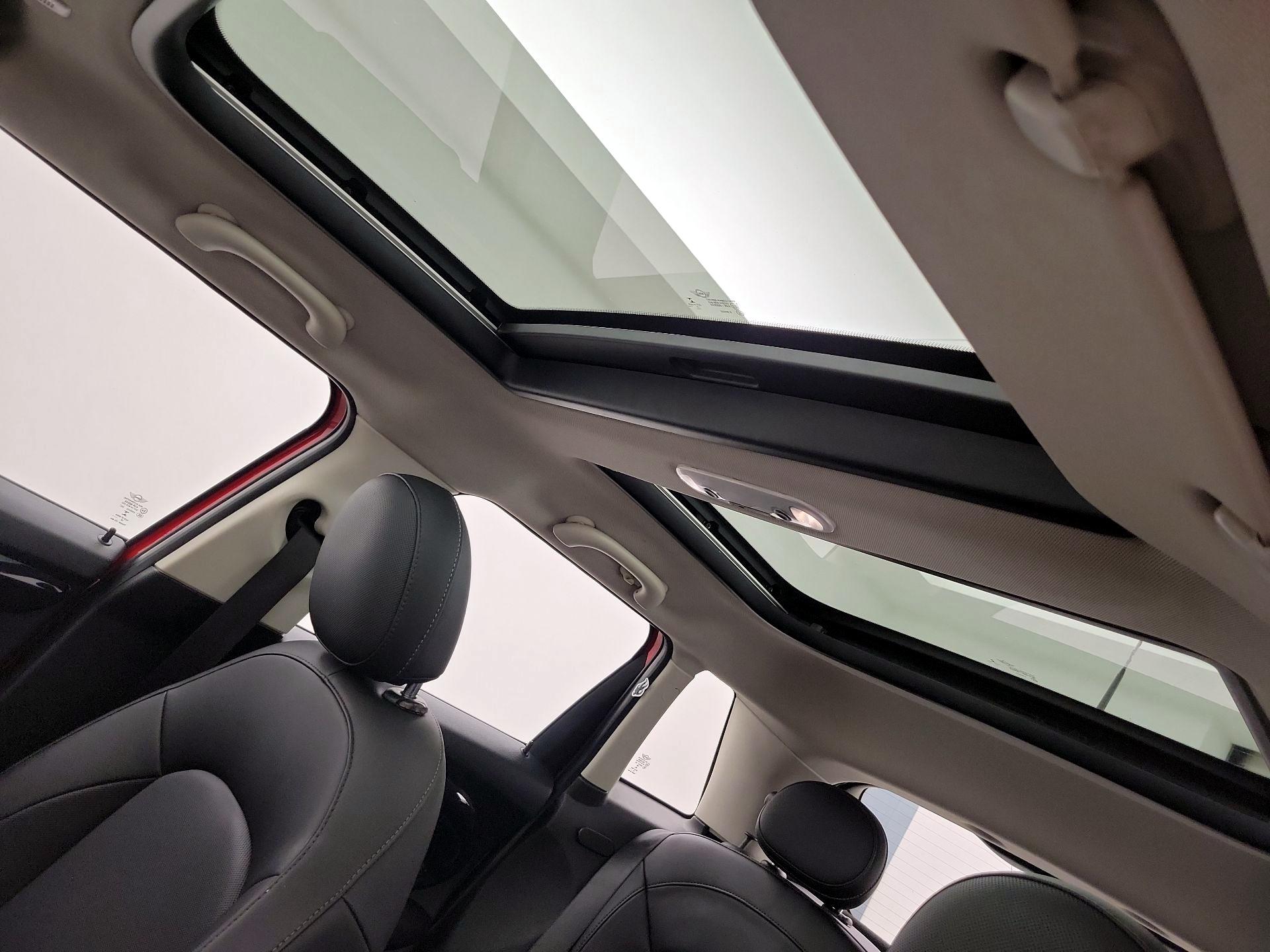 Thumbnail: 2019 MINI Cooper Hardtop - 19