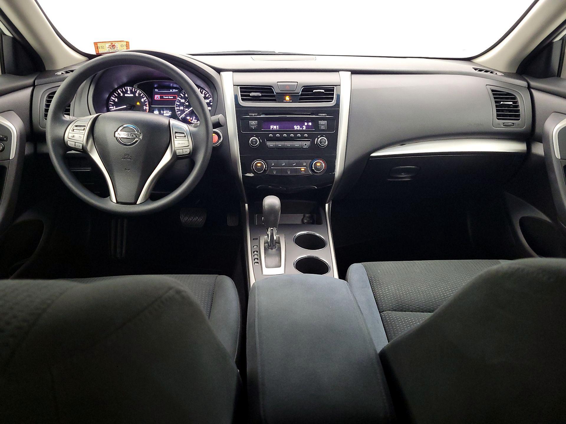 Thumbnail: 2015 Nissan Altima - 9