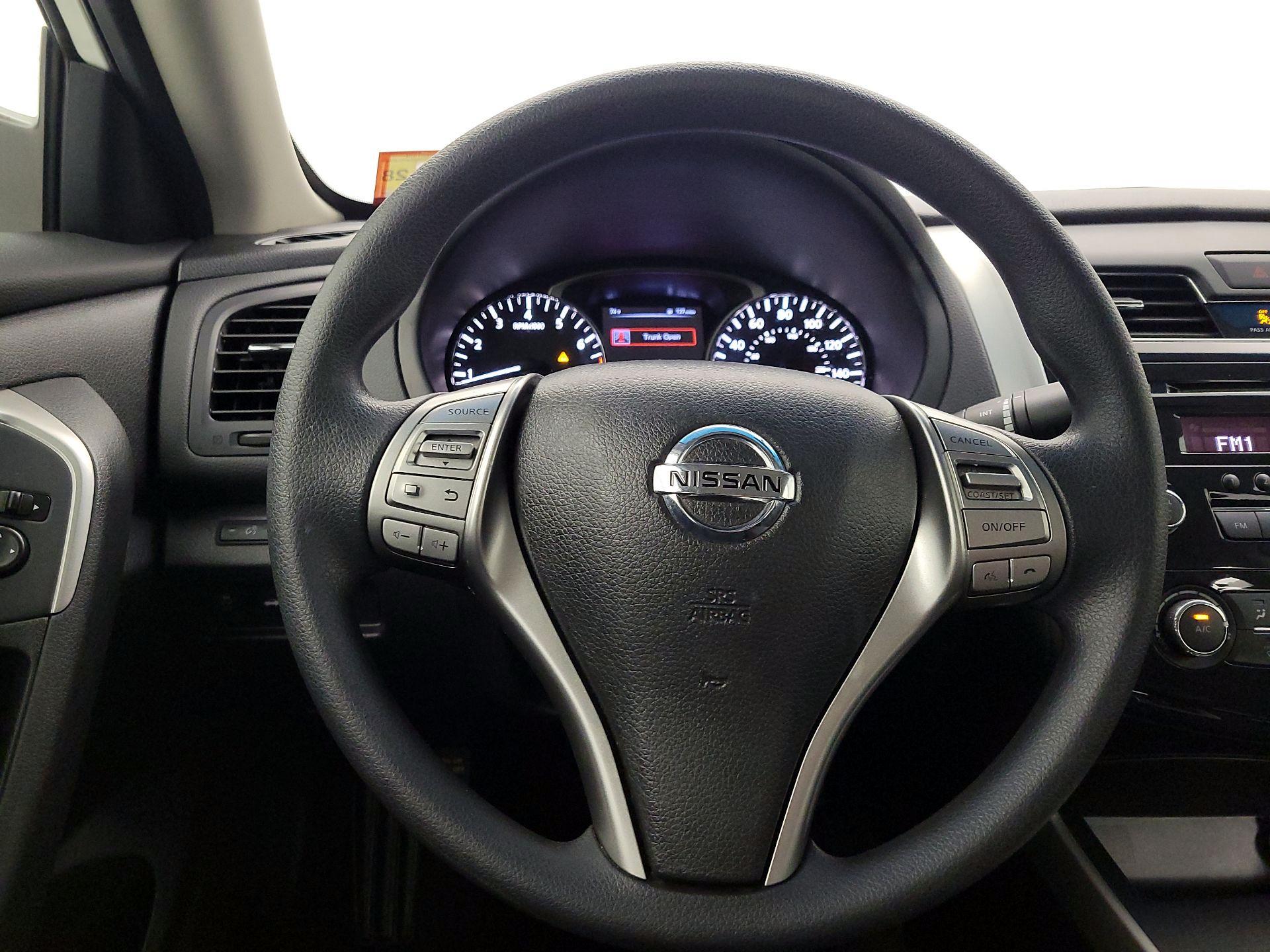 Thumbnail: 2015 Nissan Altima - 10