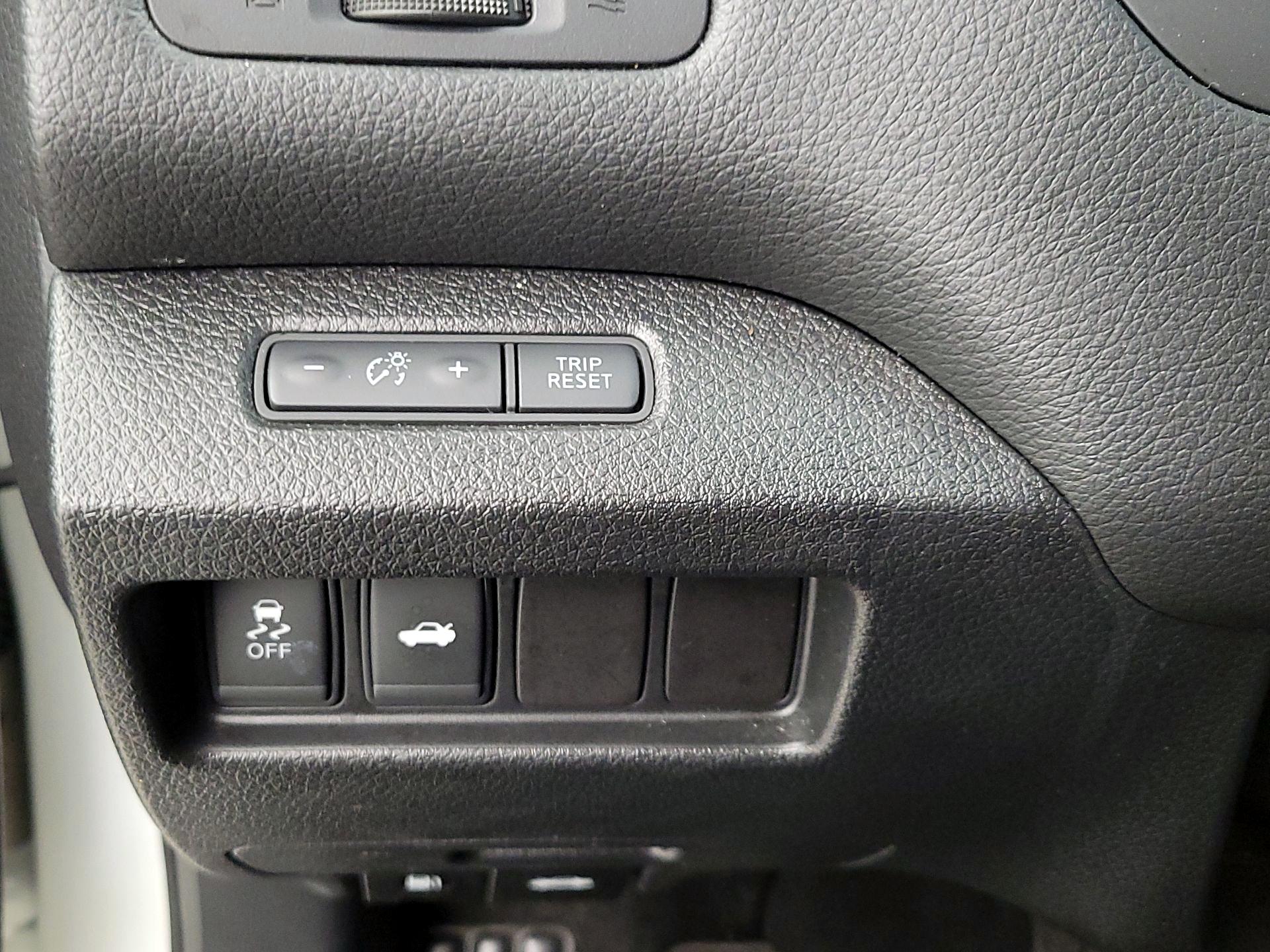 Thumbnail: 2015 Nissan Altima - 13