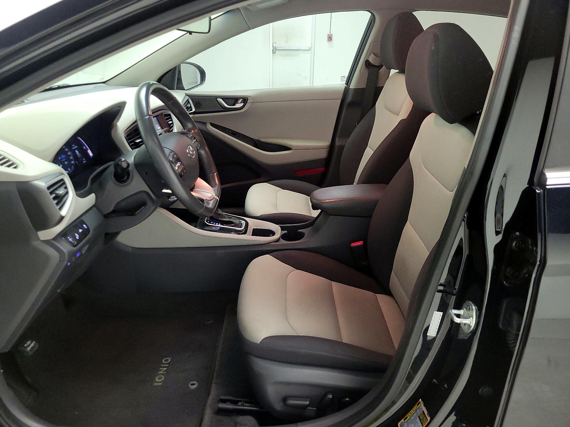 Thumbnail: 2017 Hyundai Ioniq - 11